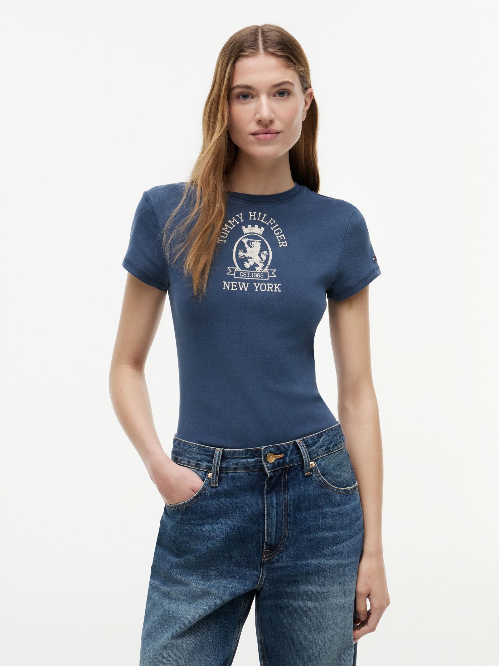 Tommy Hilfiger Slim T-shirt met wassing en embleem in blauw