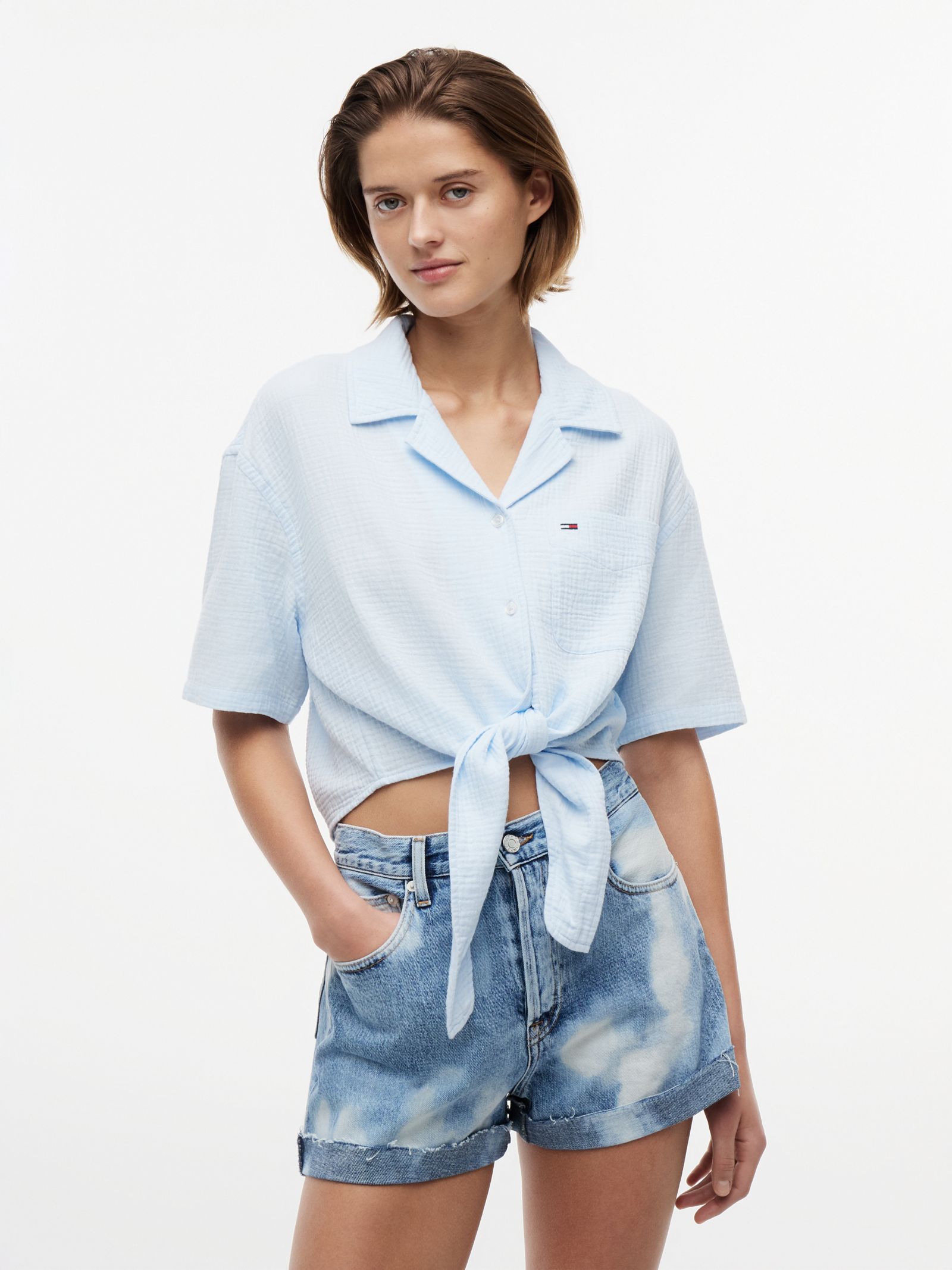 Tommy Jeans Overhemd van kreukelstof met strik en korte mouwen in blauw