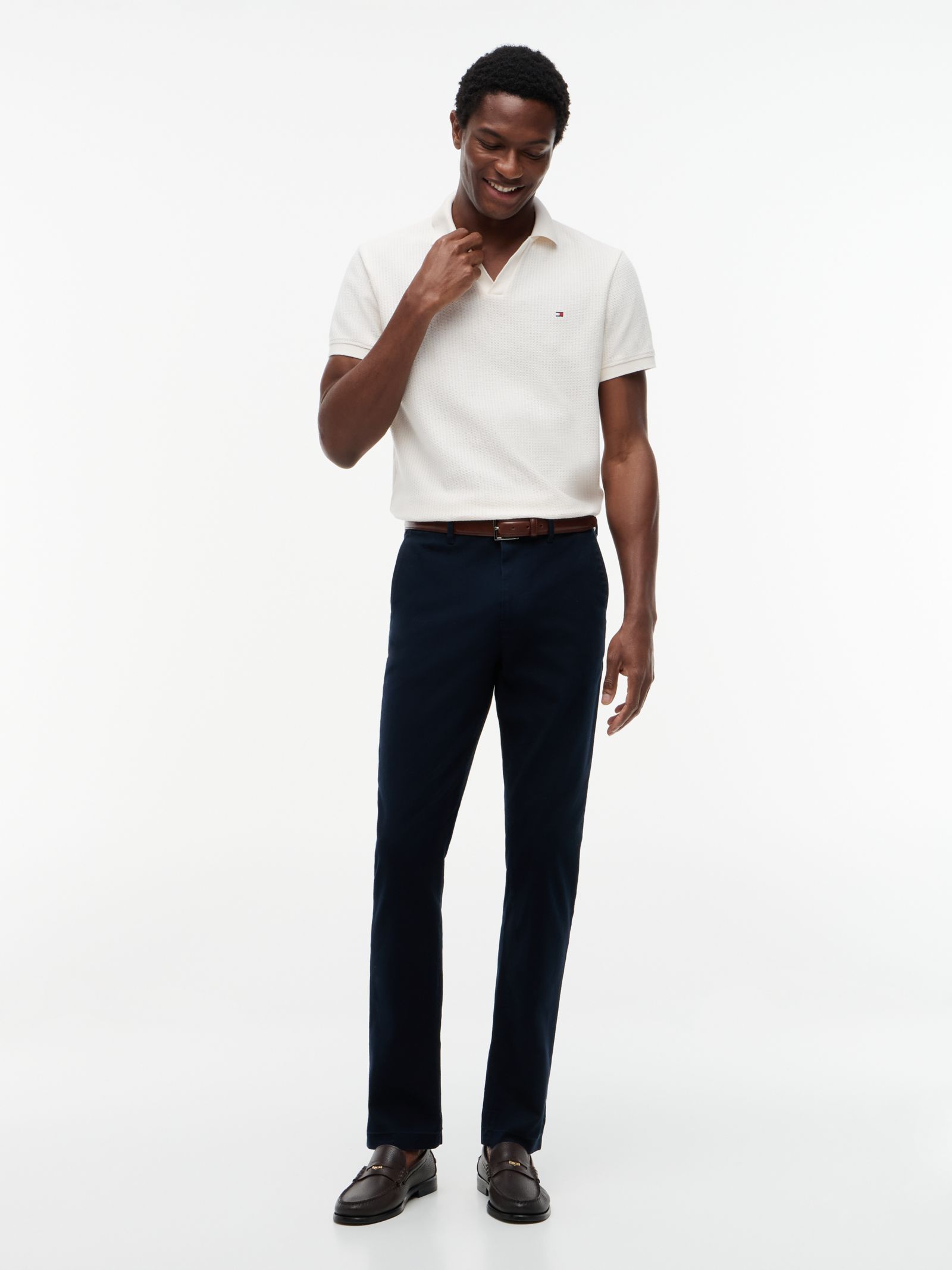 Tommy Hilfiger Denton Slim Straight Chino met open structuur in marine