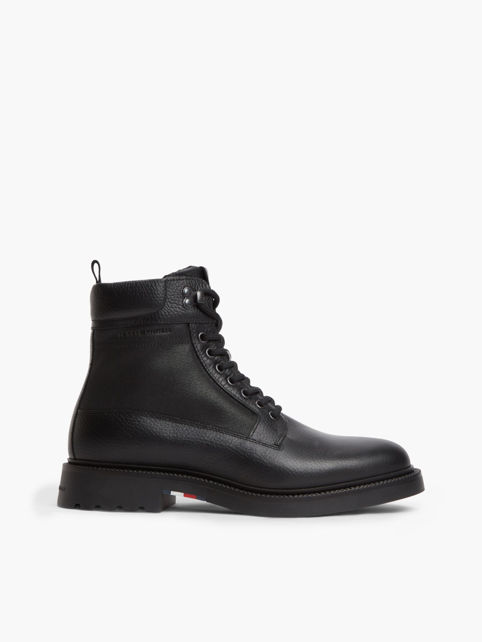 Tommy Hilfiger waterdichte leren veterlaars met profielzool in zwart