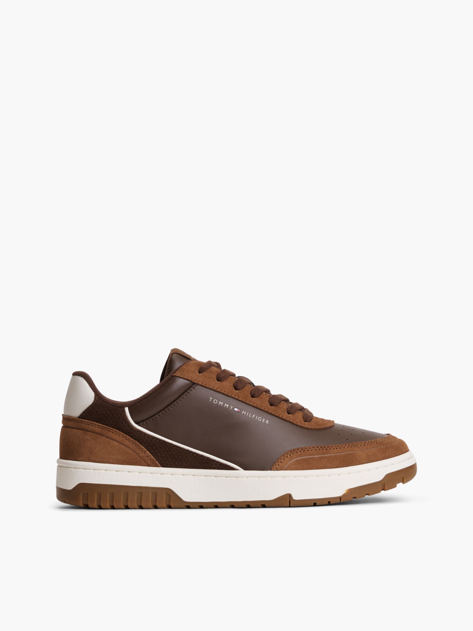 Tommy Hilfiger Leren basketbalsneaker met gemengde texturen in bruin