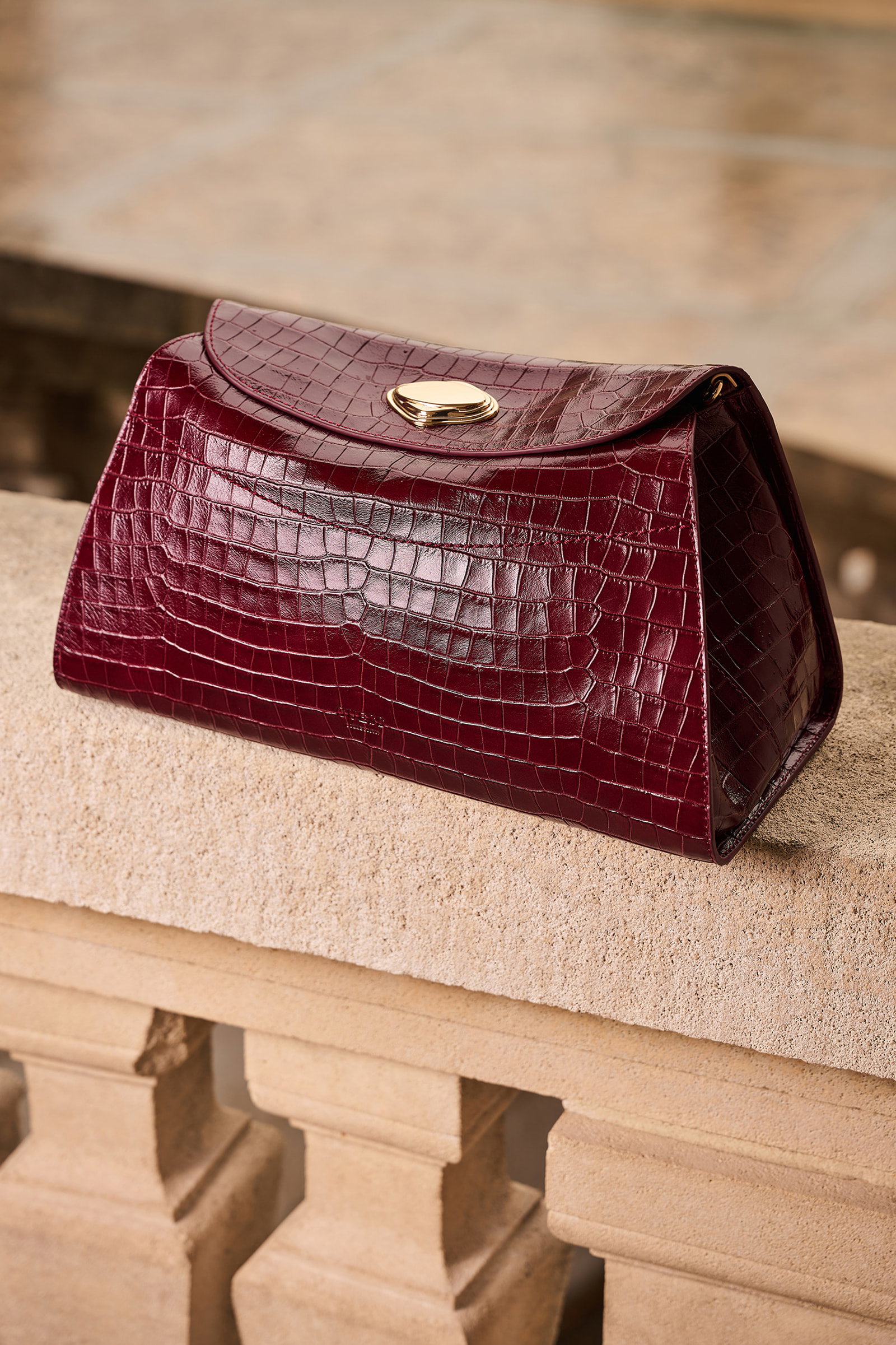 Guess Leonie Crossbodytas Van Echt Leer in rood