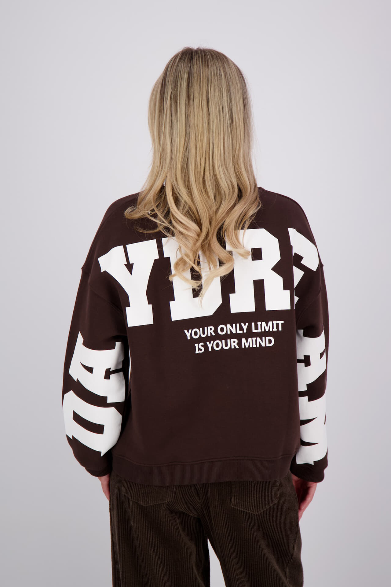 The Shirt Project Sweater Bruin dames in bruin