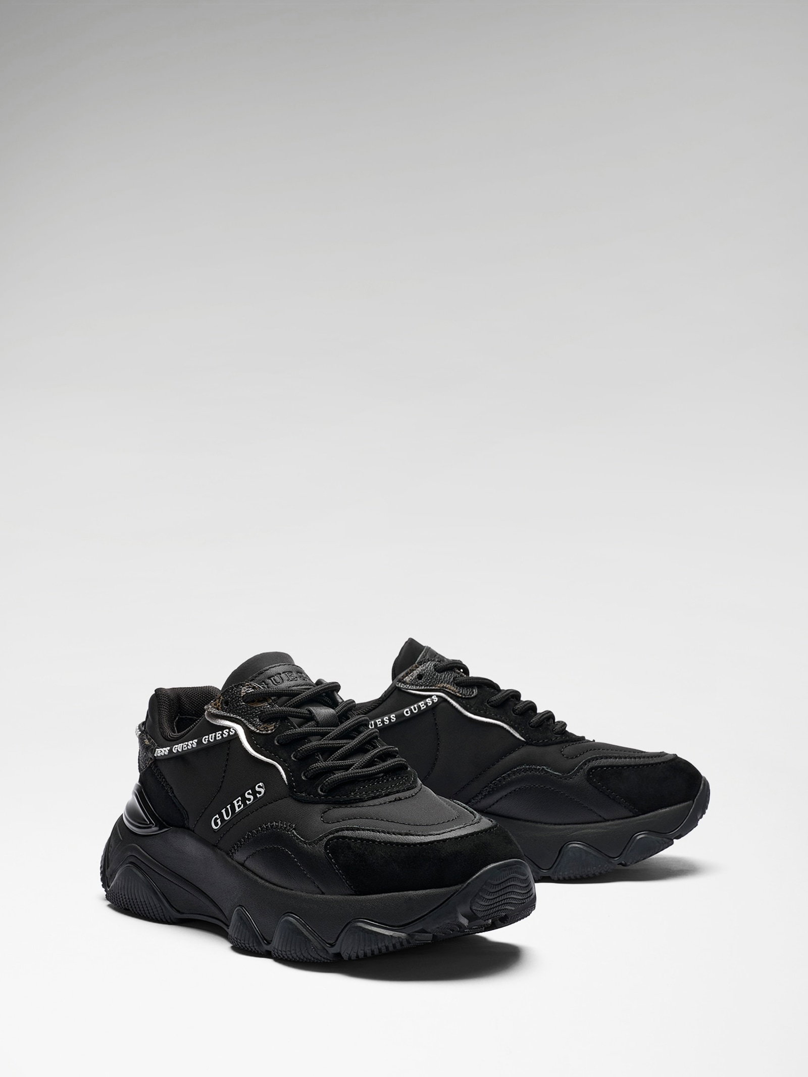 Guess Micola Hardloopschoen Gemengd Leder in zwart