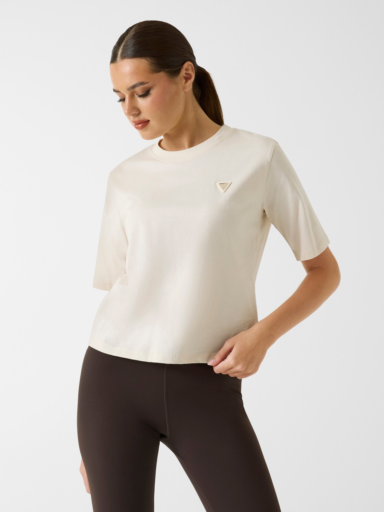 Guess Boxy T-Shirt Met Driehoeklogo in beige