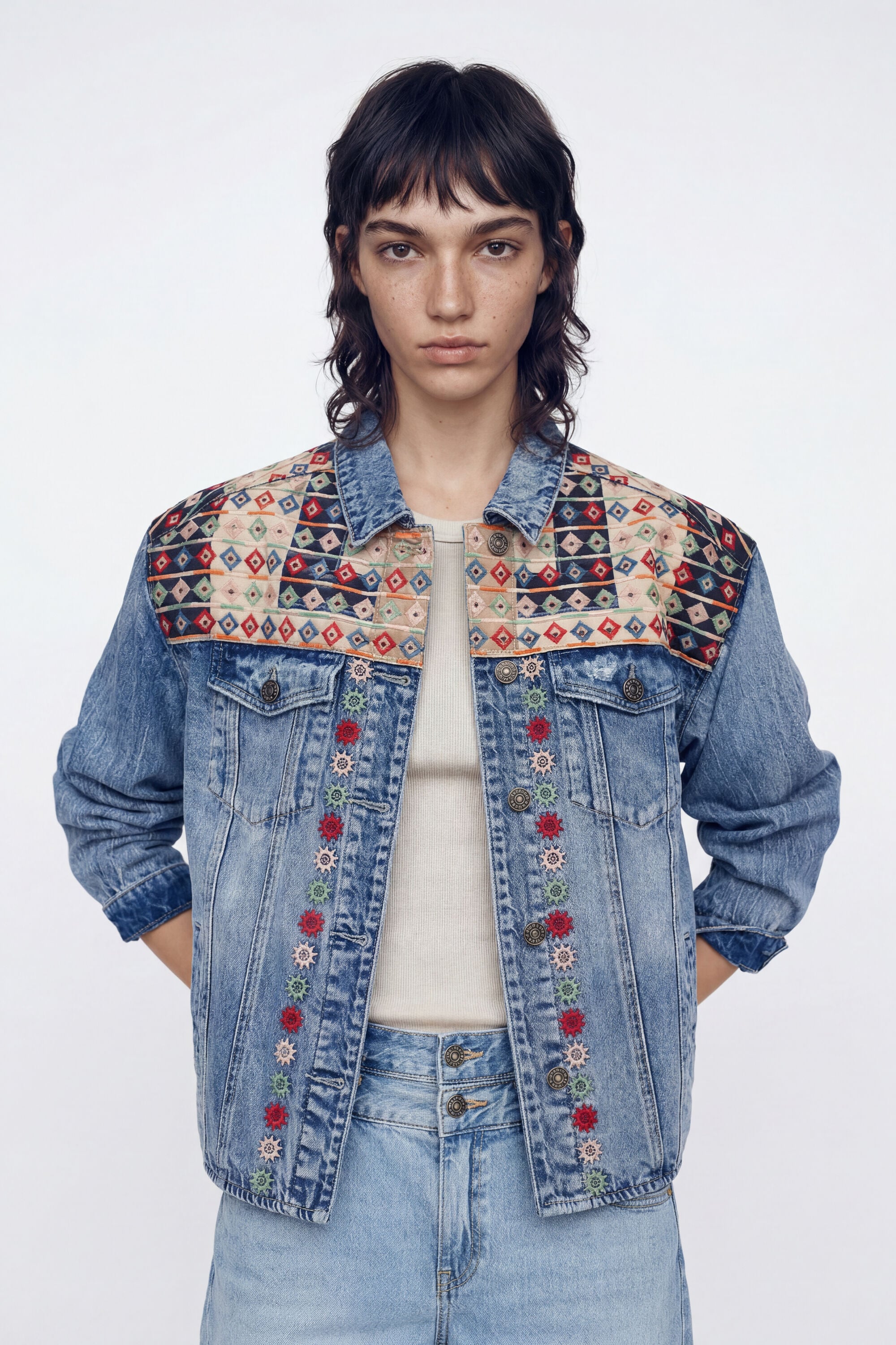 Desigual Denim truckerjack met borduursels voor dames in blauw