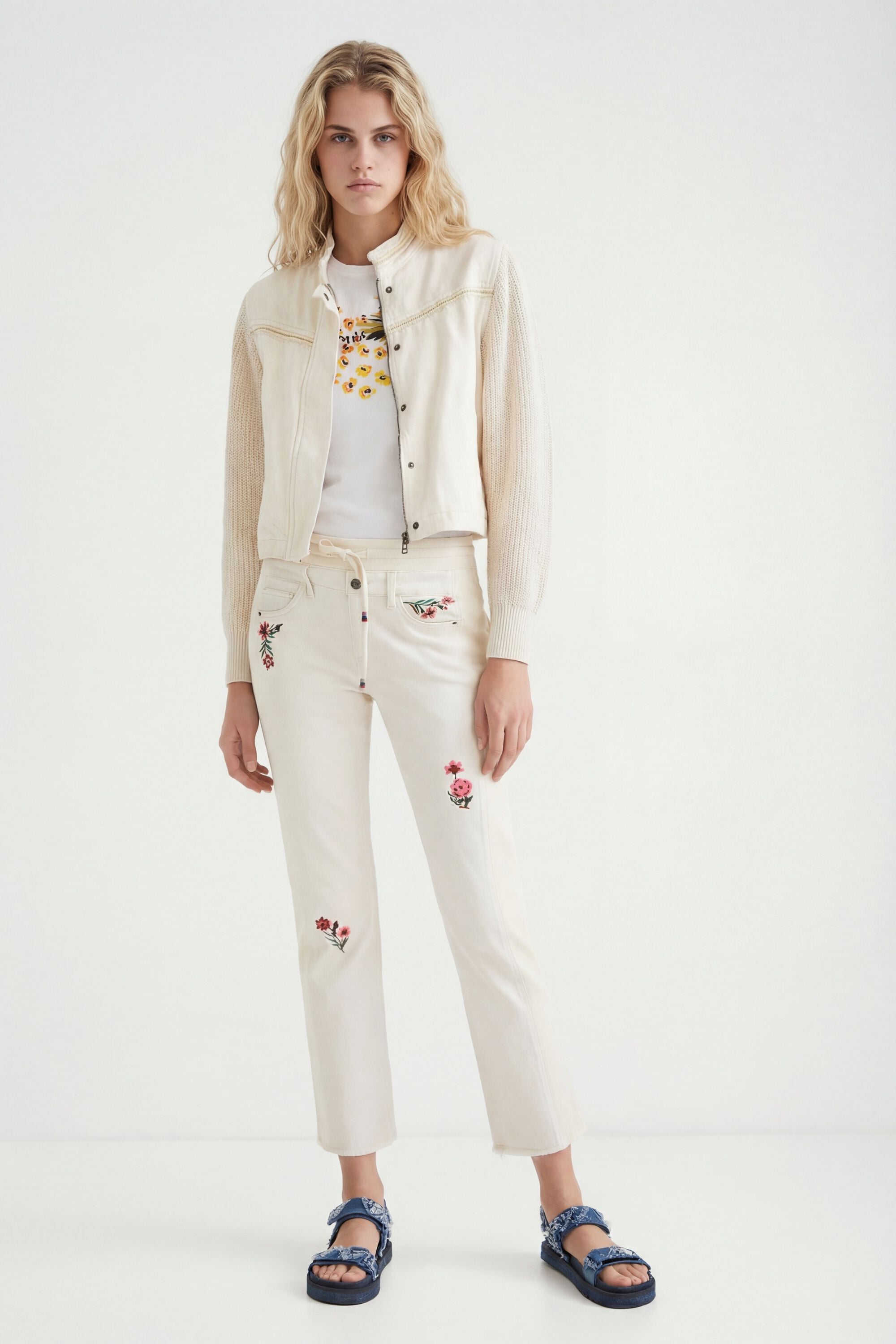 Desigual Denim joggingbroek met bloemen in wit