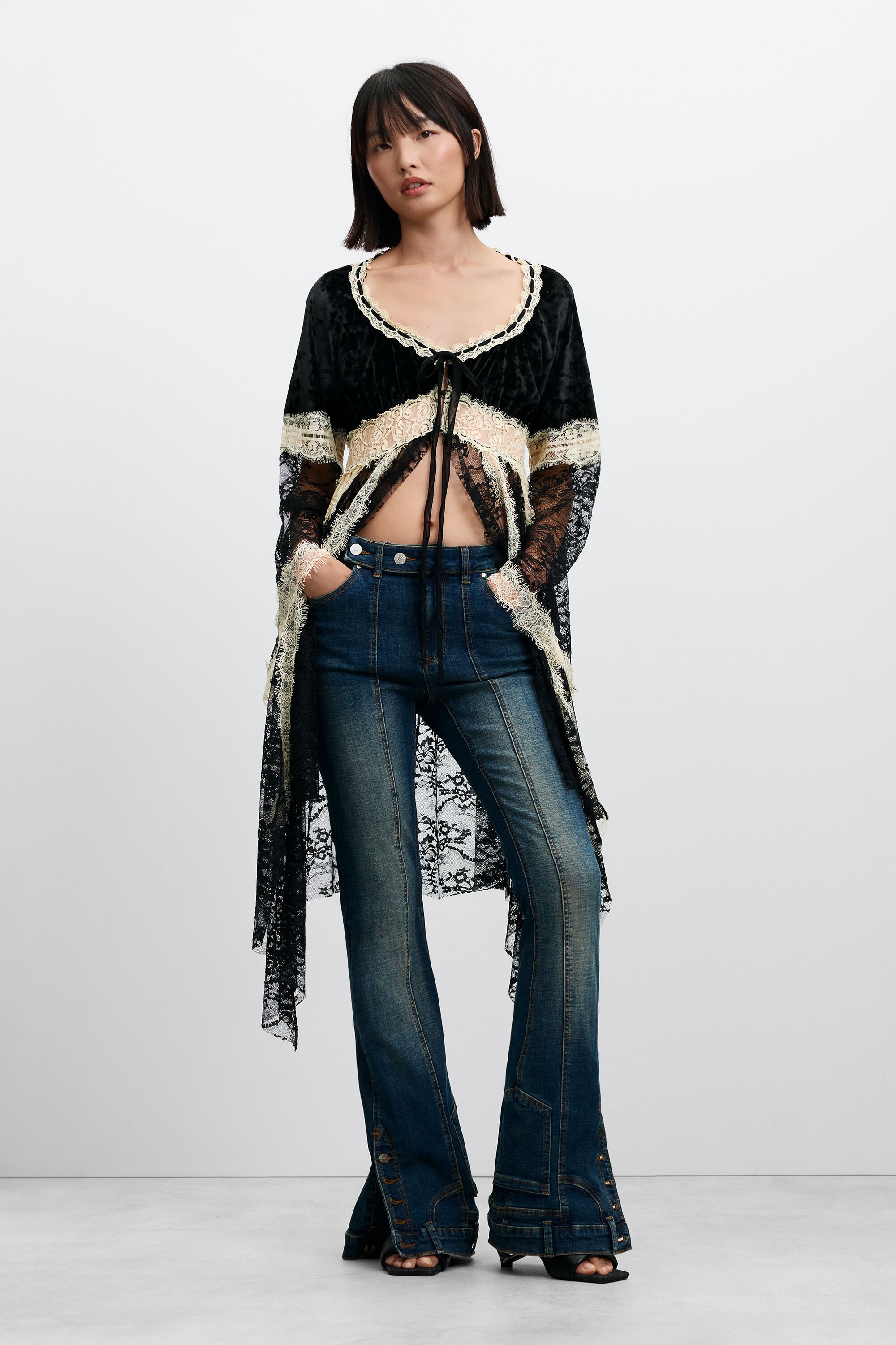 Desigual kant T-shirt met V-hals