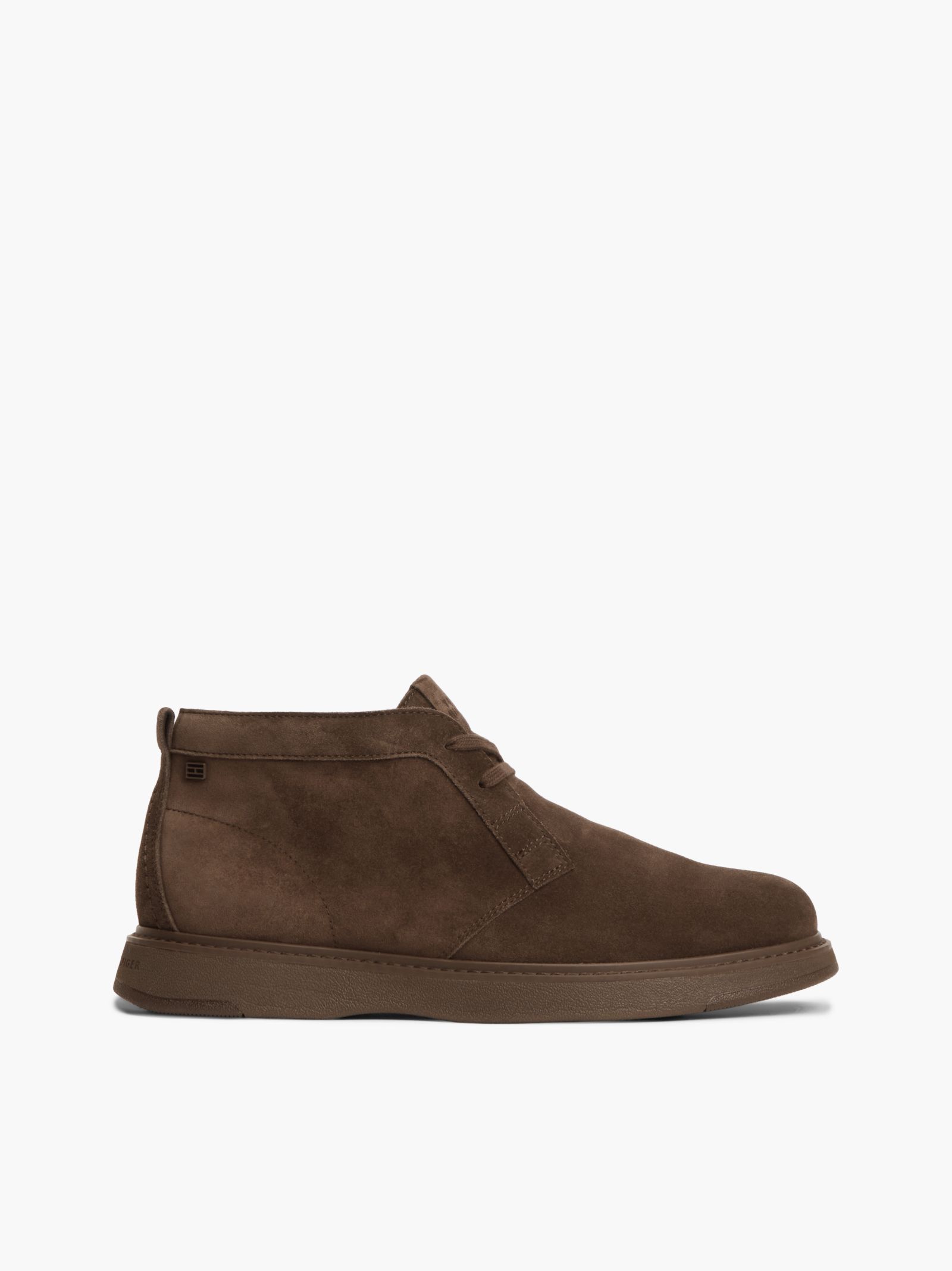 Tommy Hilfiger Suède chukka boot met metalen vlag in bruin
