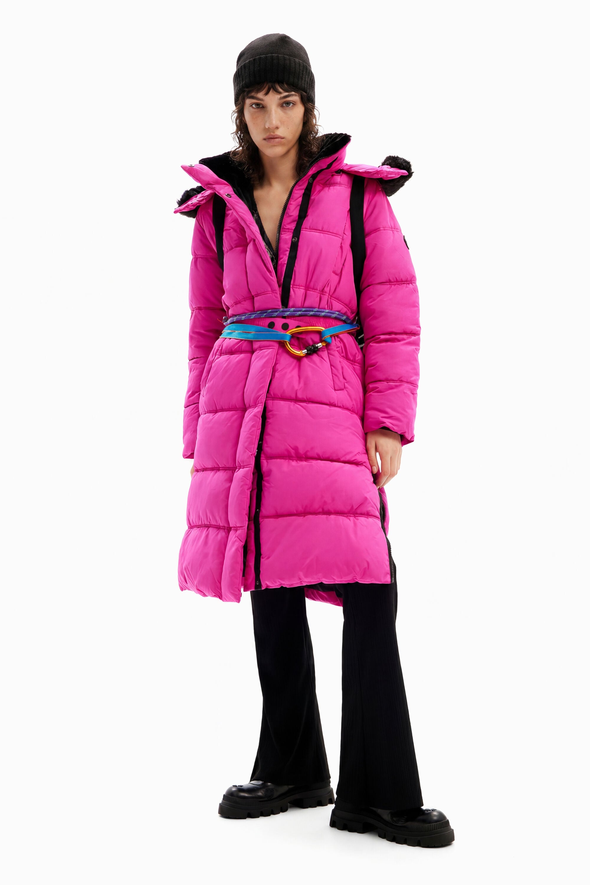 Desigual Gewatteerde jas met riem in roze