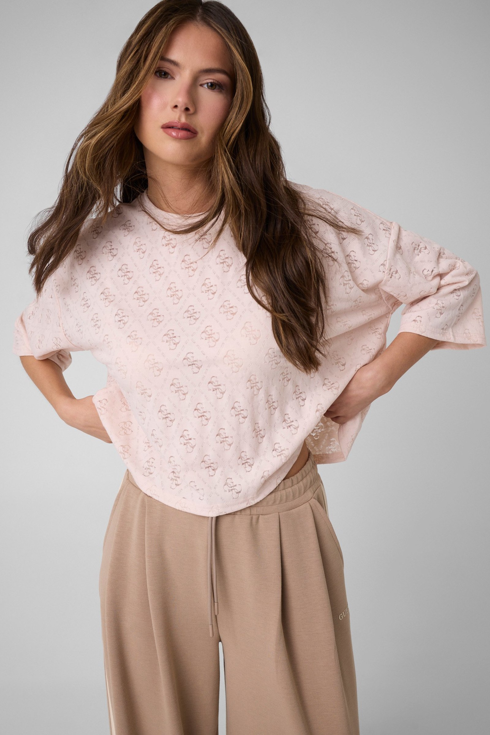 Guess 4G-Logo Cropped T-Shirt in roze