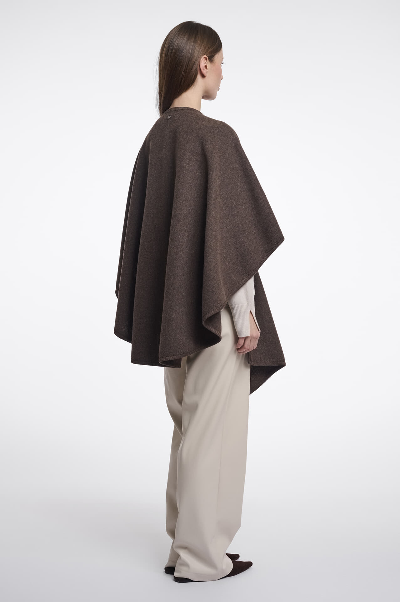 Rino & Pelle Rino & Pelle Poncho Marwa Taupe dames in bruin