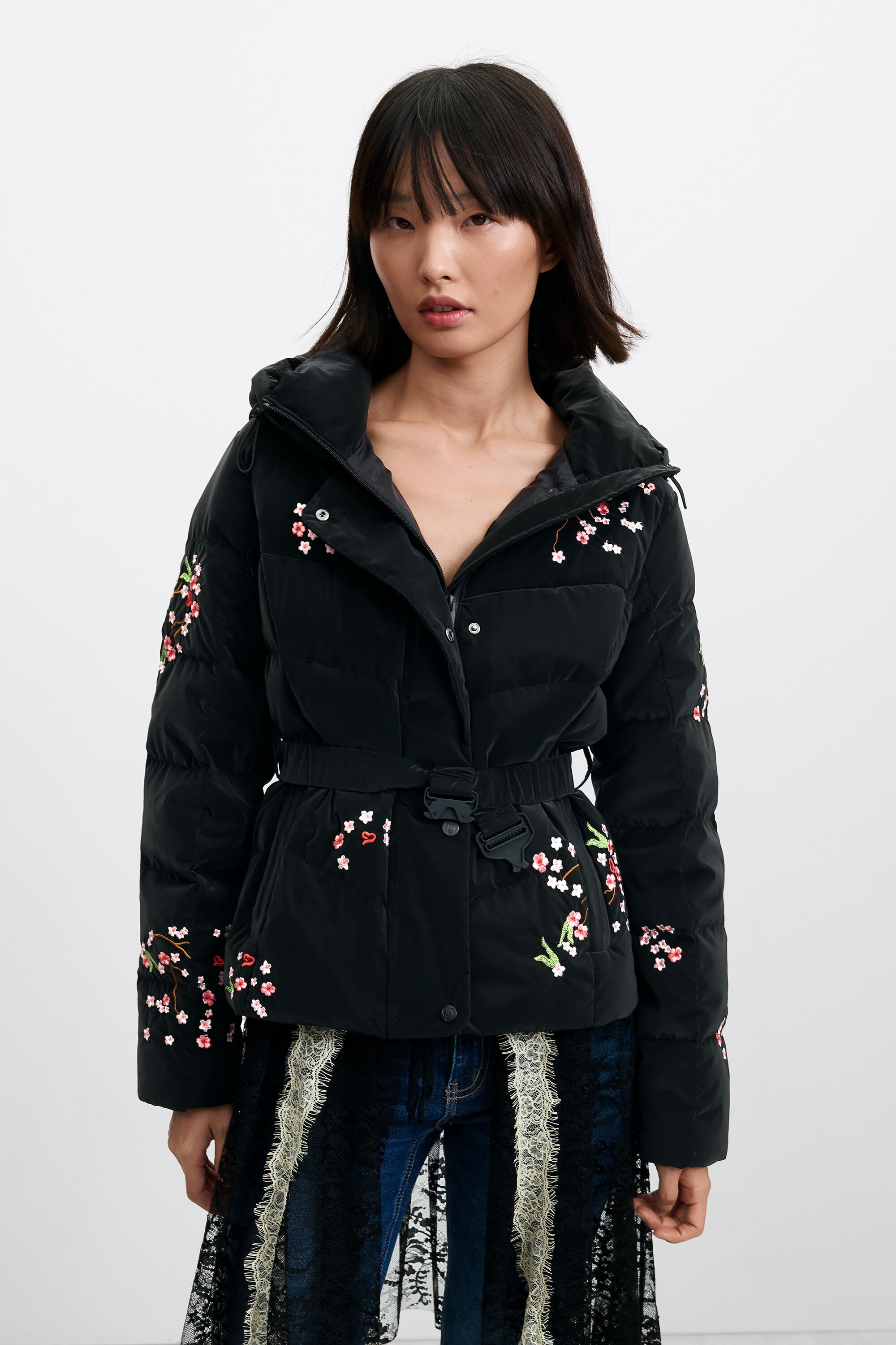 Desigual korte gewatteerde jas met bloemen in zwart