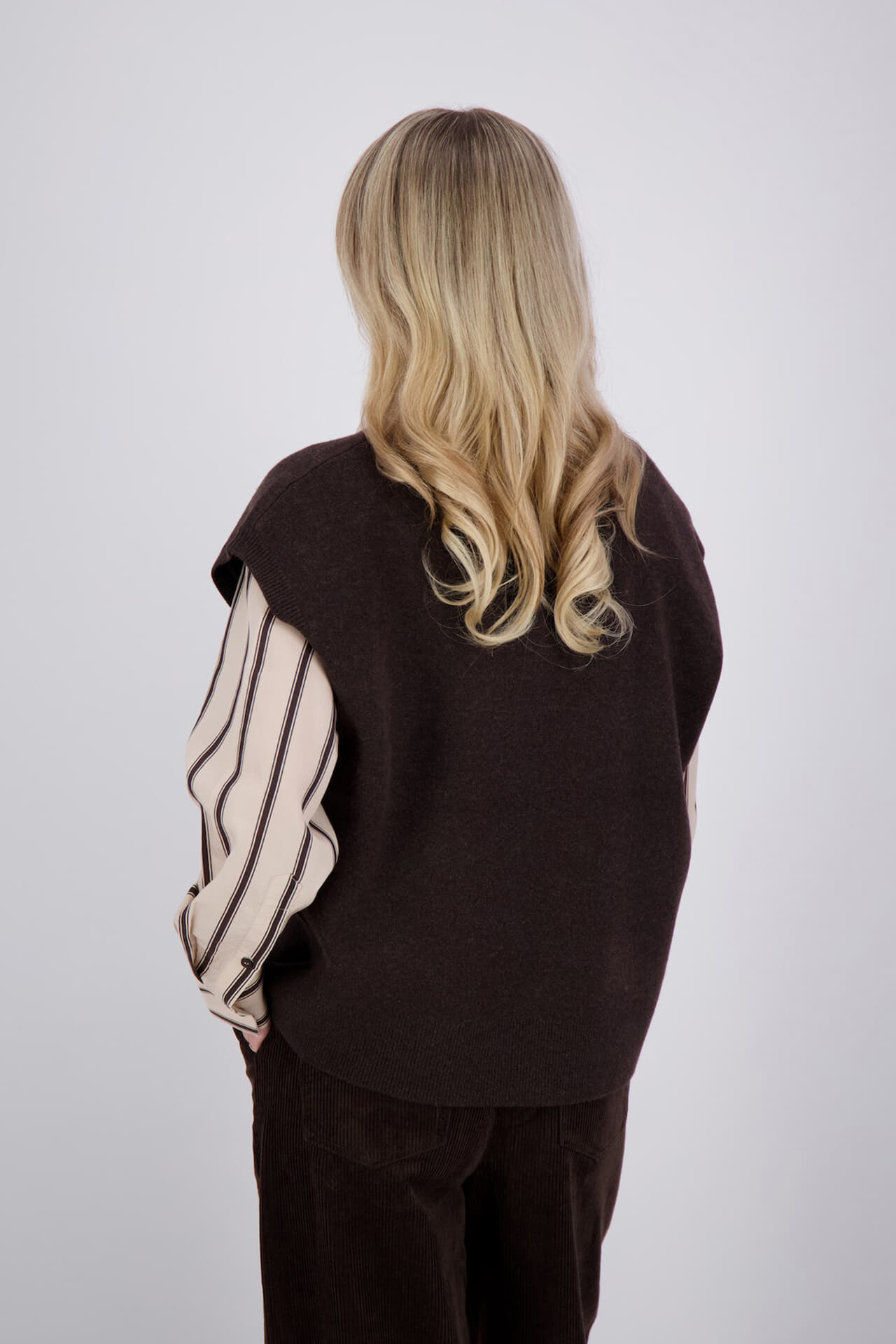 With Black Blouse Cooper Bruin dames