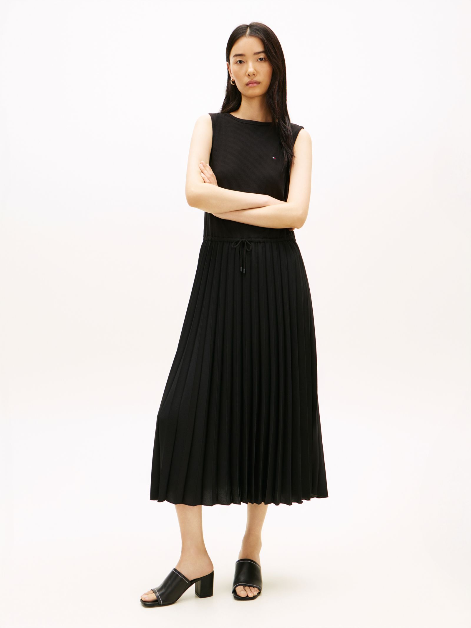 Tommy Hilfiger Slim fit mouwloze midi jurk met plooien in zwart