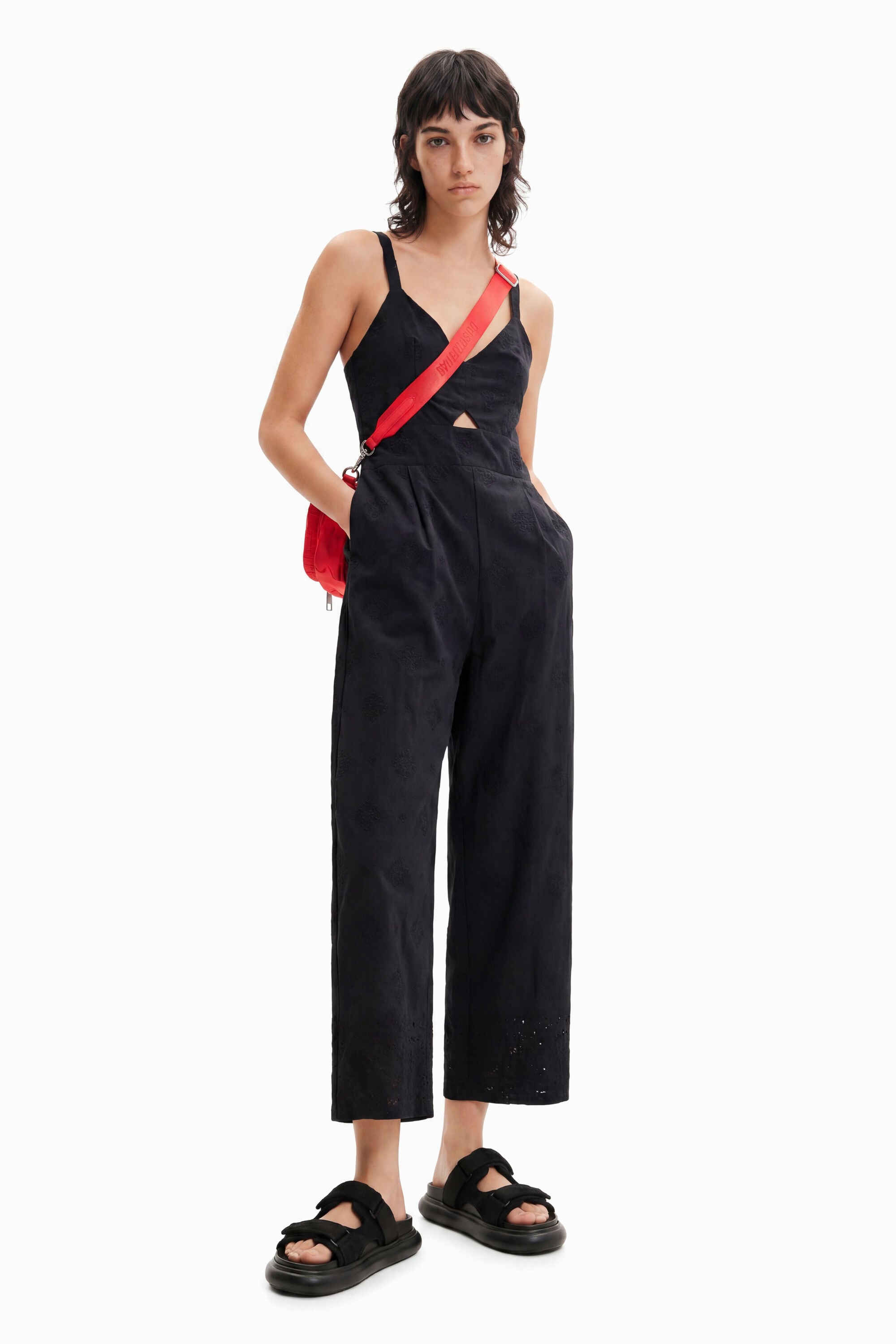 Desigual Lange jumpsuit met schouderbandjes en borduursel in zwart