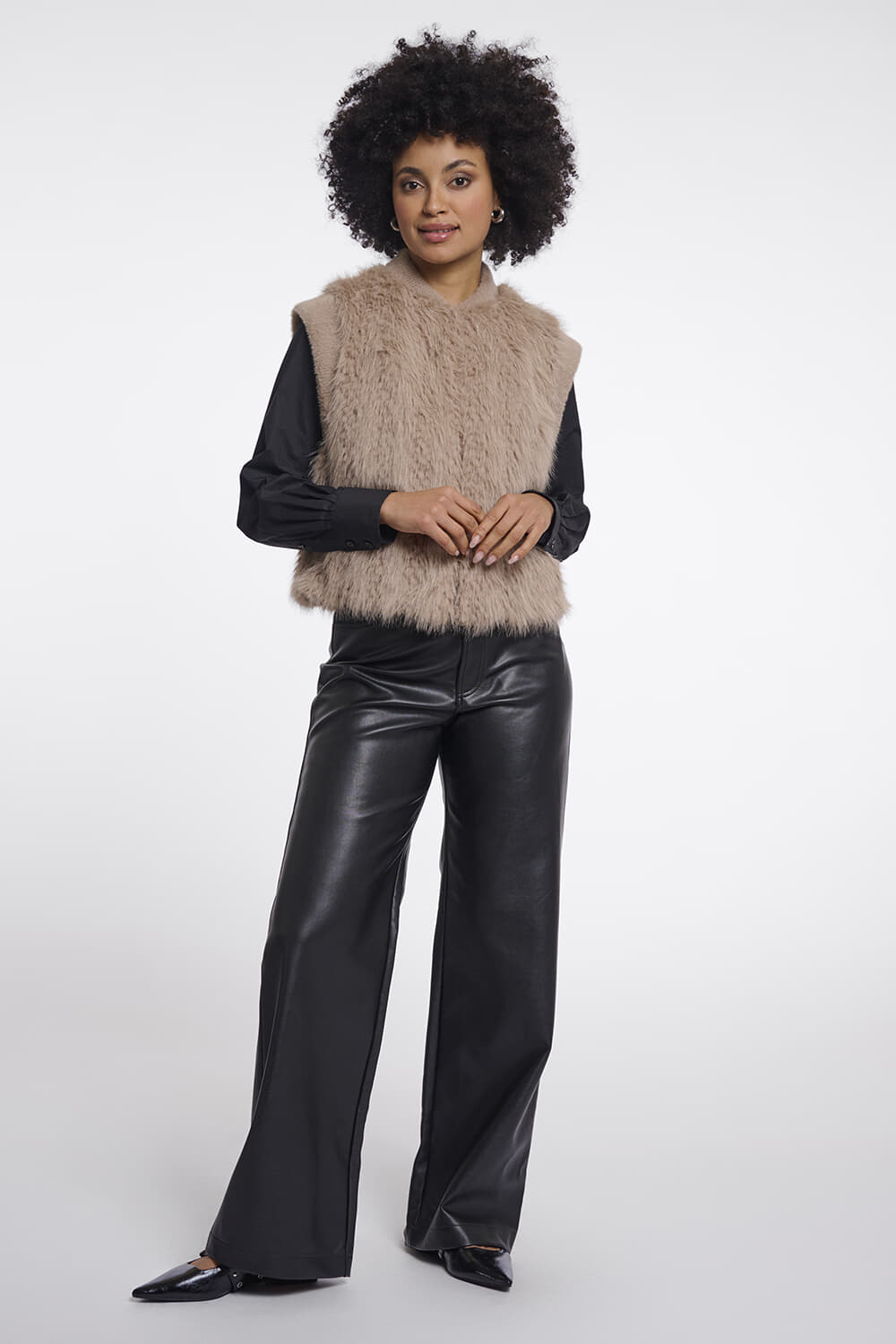 Rino & Pelle Rino & Pelle Gilet Alvita Kunstbont met haak & oog sluiting Beige dames