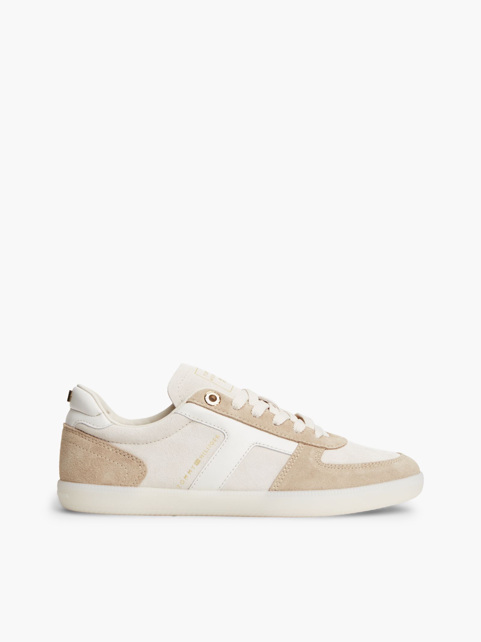 Tommy Hilfiger TH Tribeca suède sneaker met textuur en emaille vlag in beige