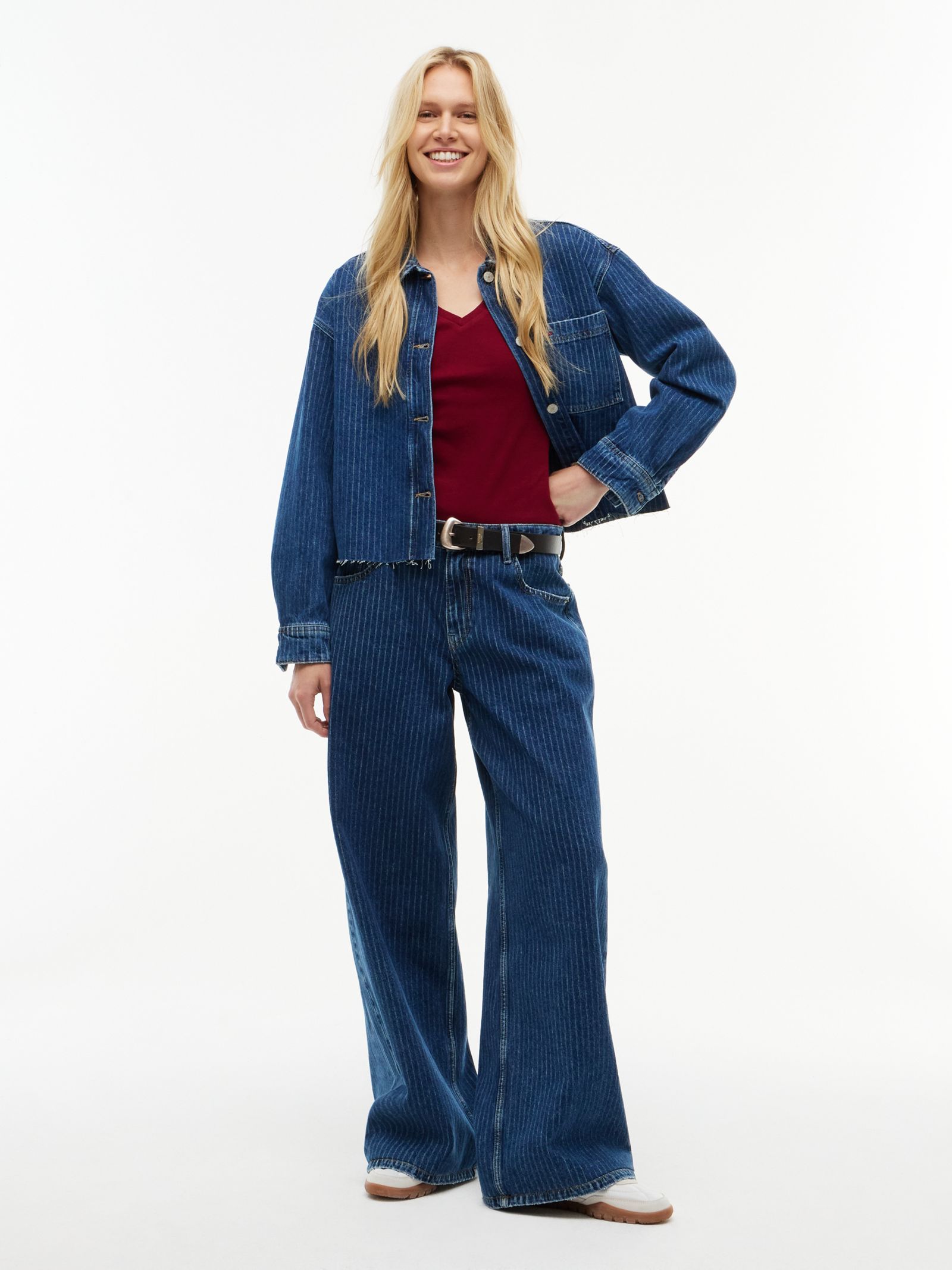 Tommy Jeans Daisy Low Rise Loose Jeans met krijtstreep