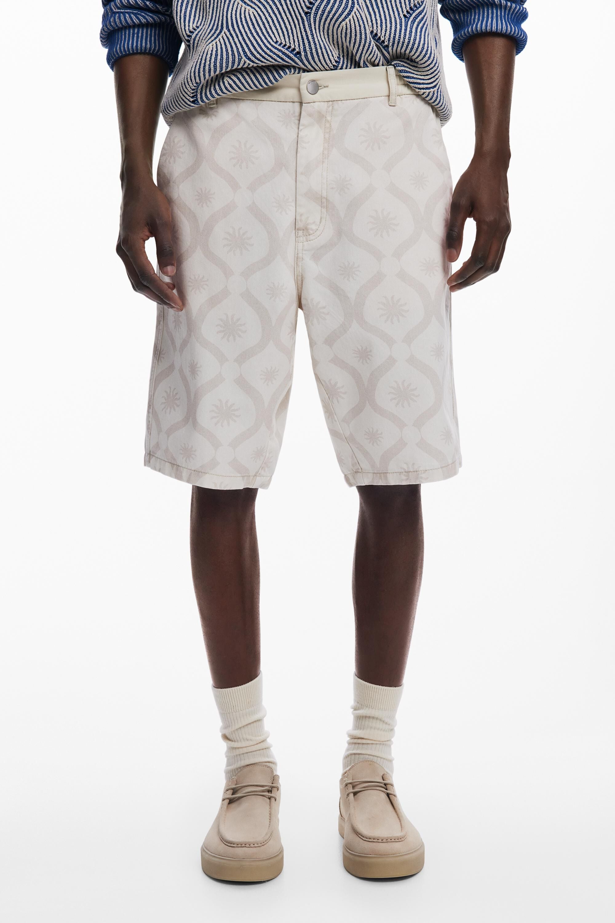 Desigual Bermuda met zonnenpatronen