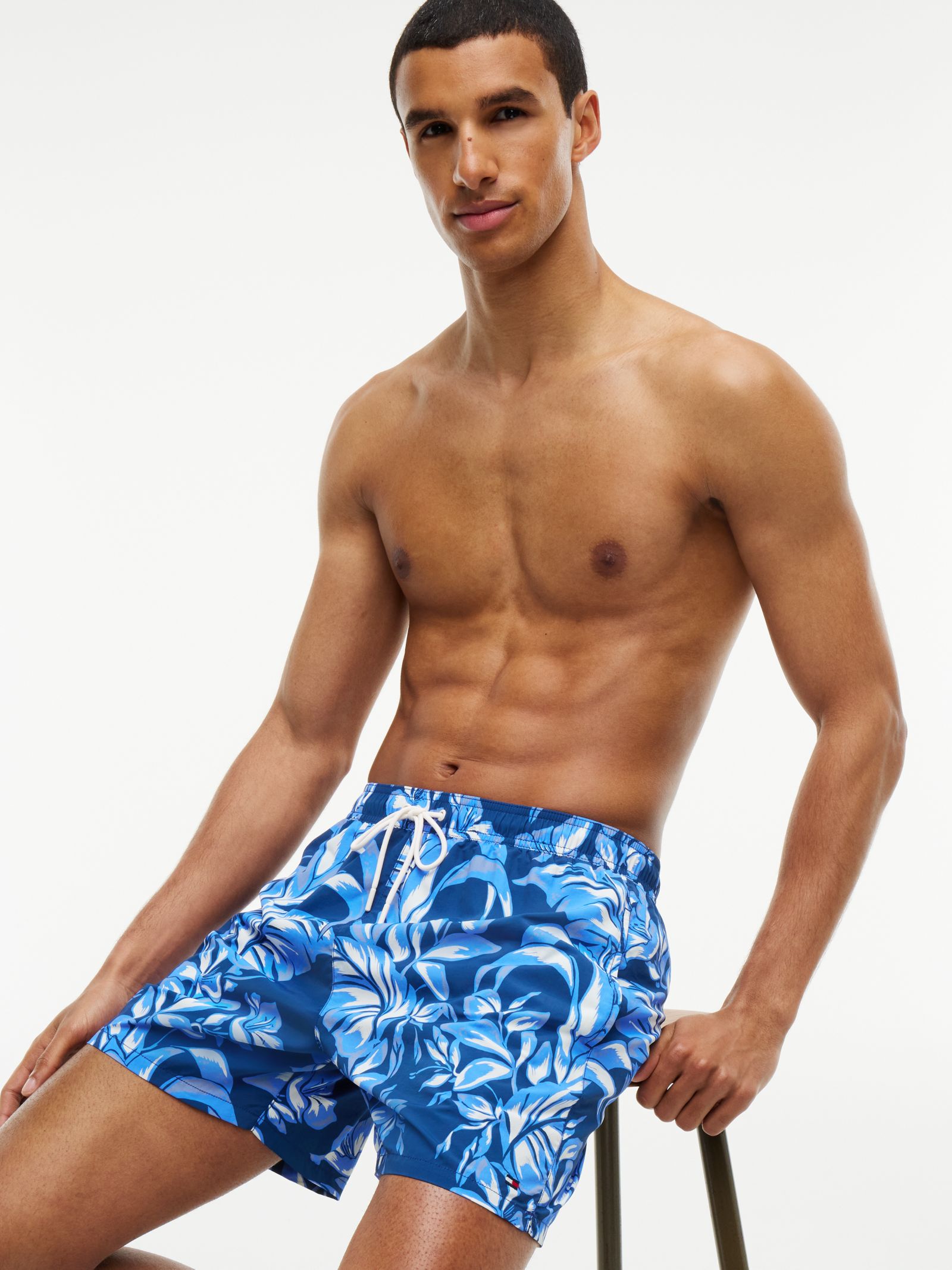Tommy Hilfiger Essential medium lange zwemshort met print in blauw