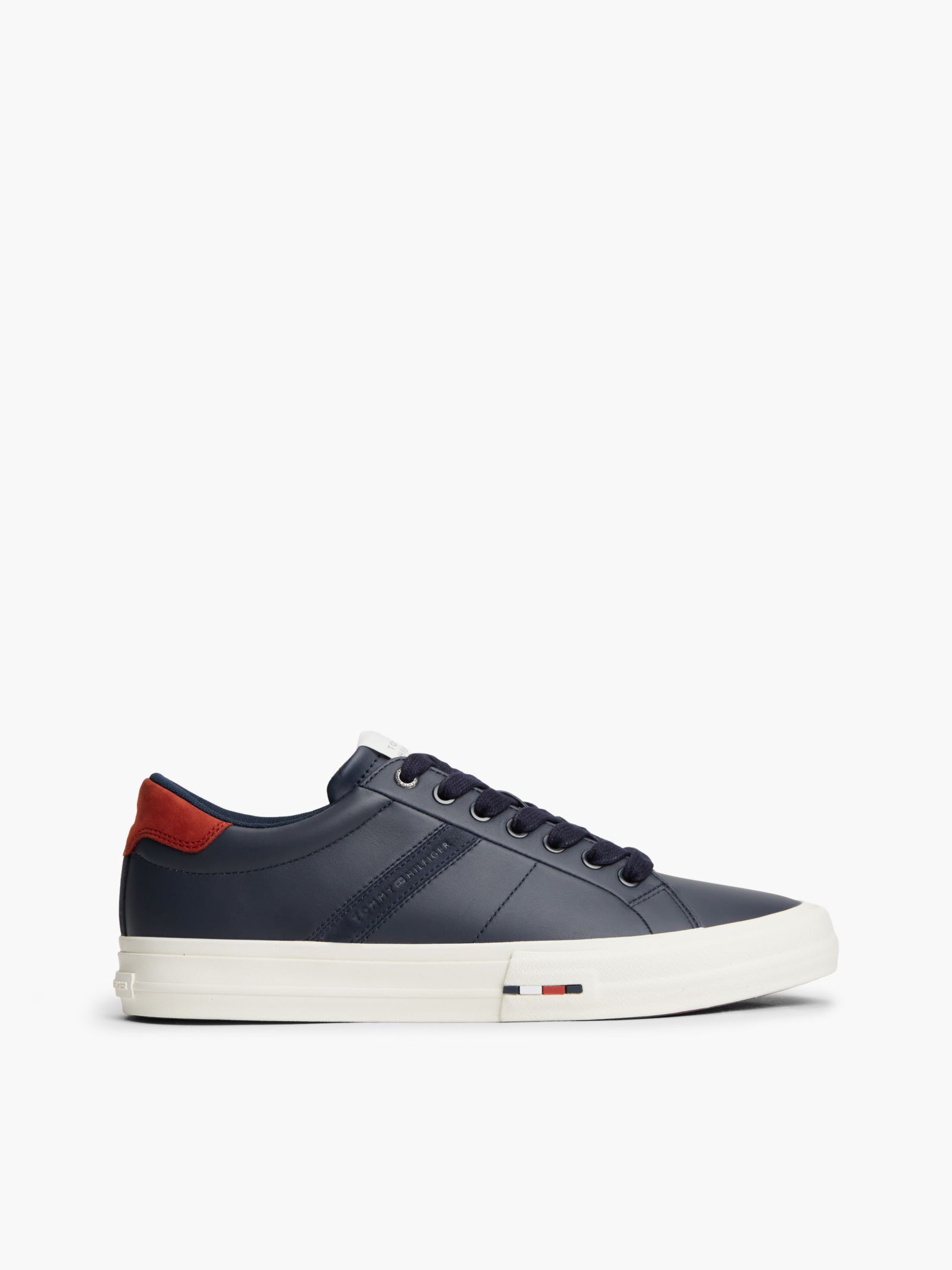 Tommy Hilfiger leren sneaker met contrasterende hiel en logo in marine