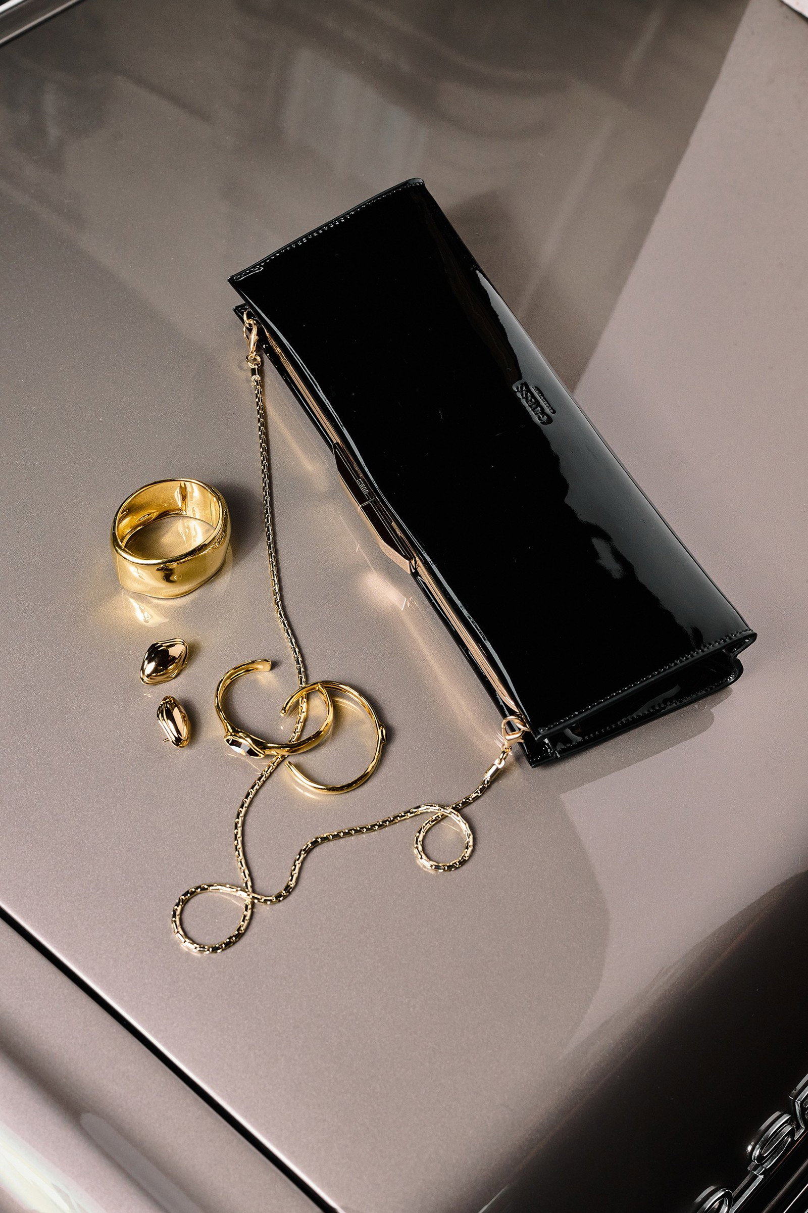 Guess Leonie Clutch Van Echt Leer in zwart
