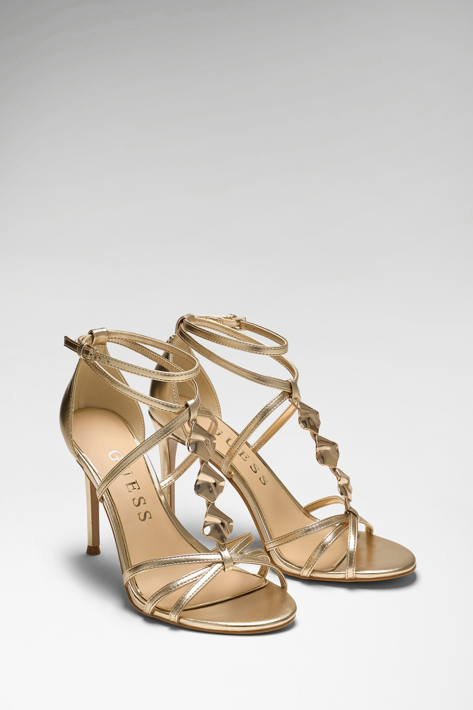 Guess Chaella Sandalen Met Metalen Detail in goud