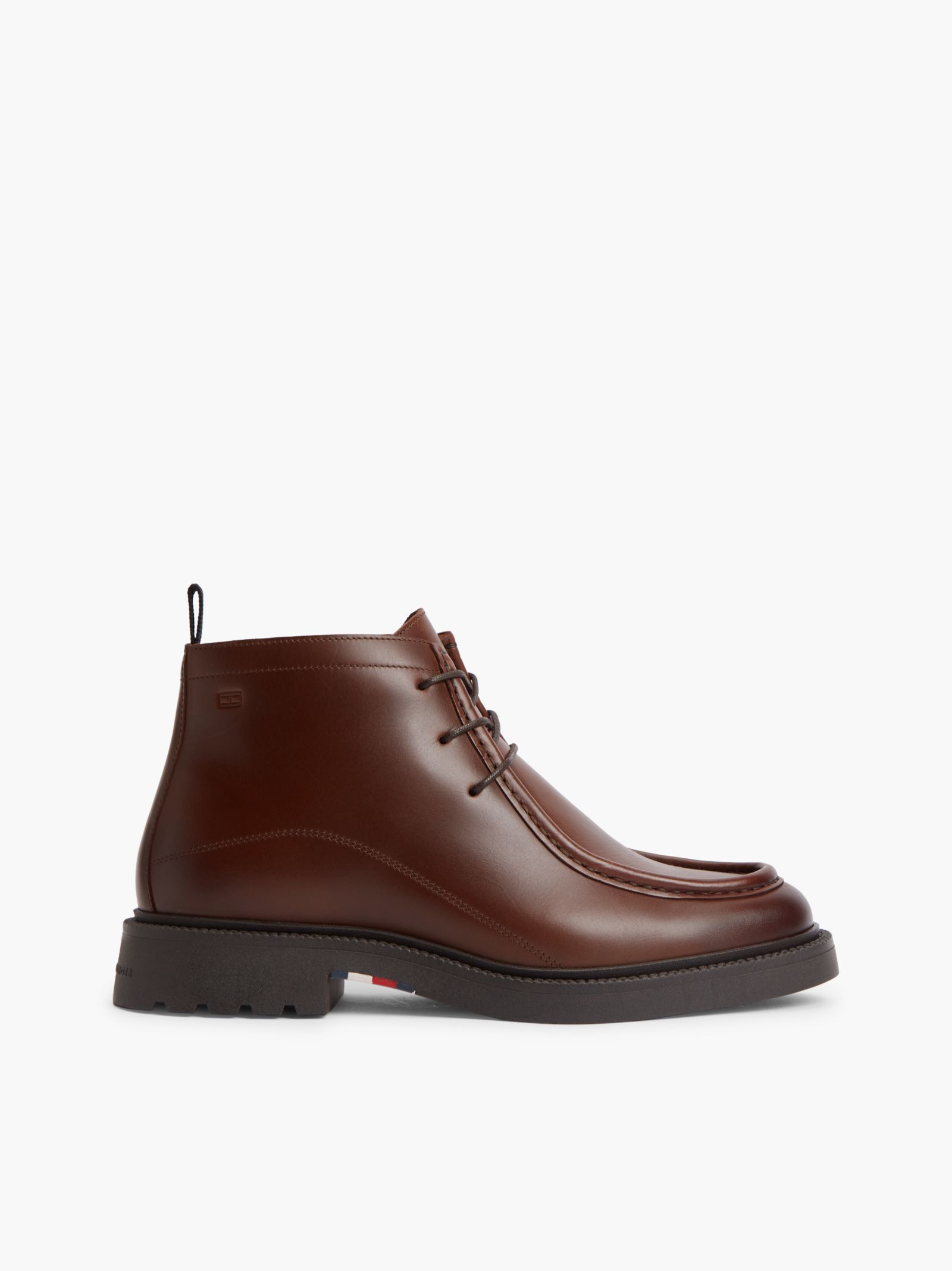 Tommy Hilfiger Leren chukka boot met veters en moc toe in bruin