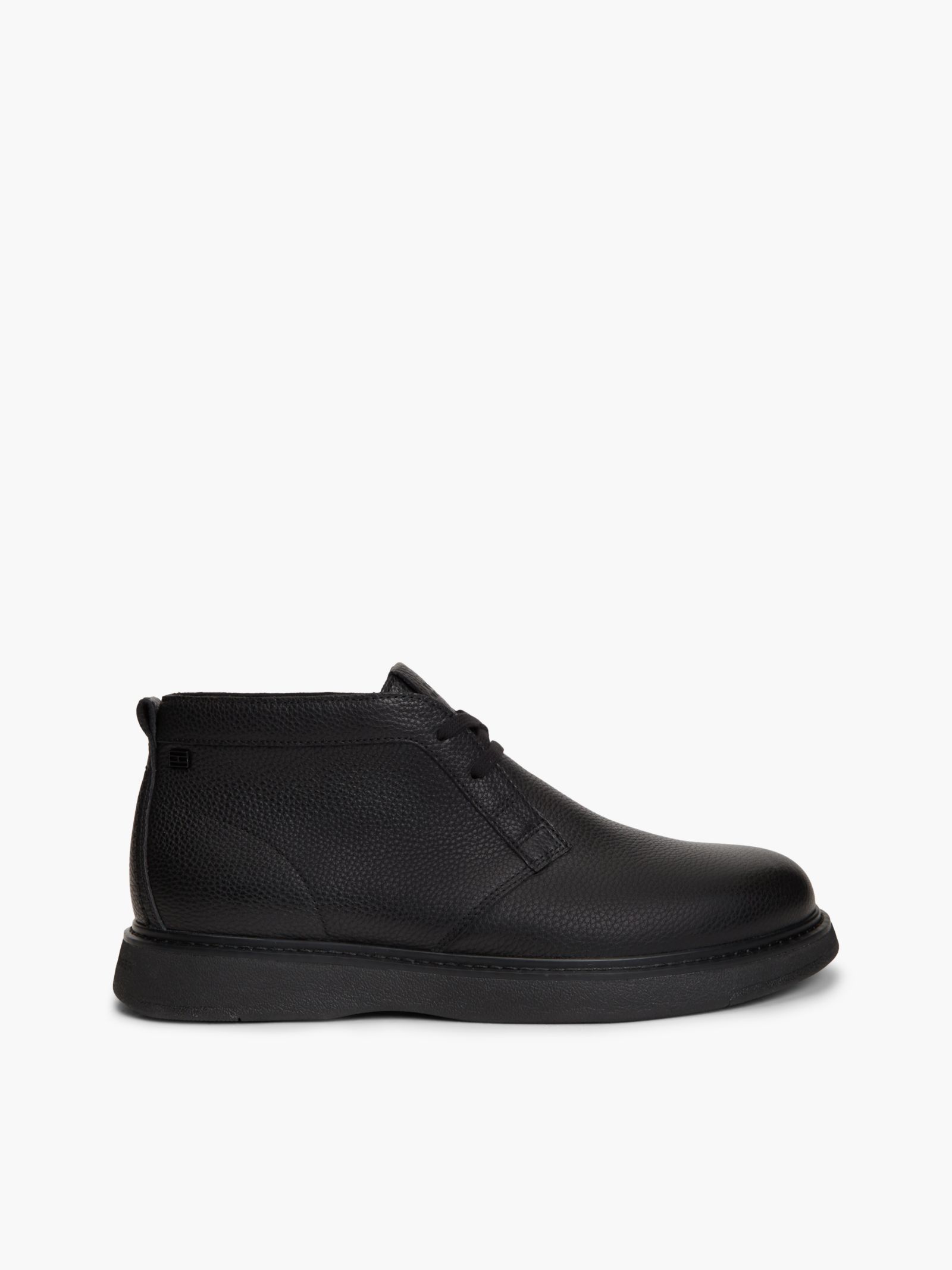 Tommy Hilfiger leren chukka boot met metalen vlag