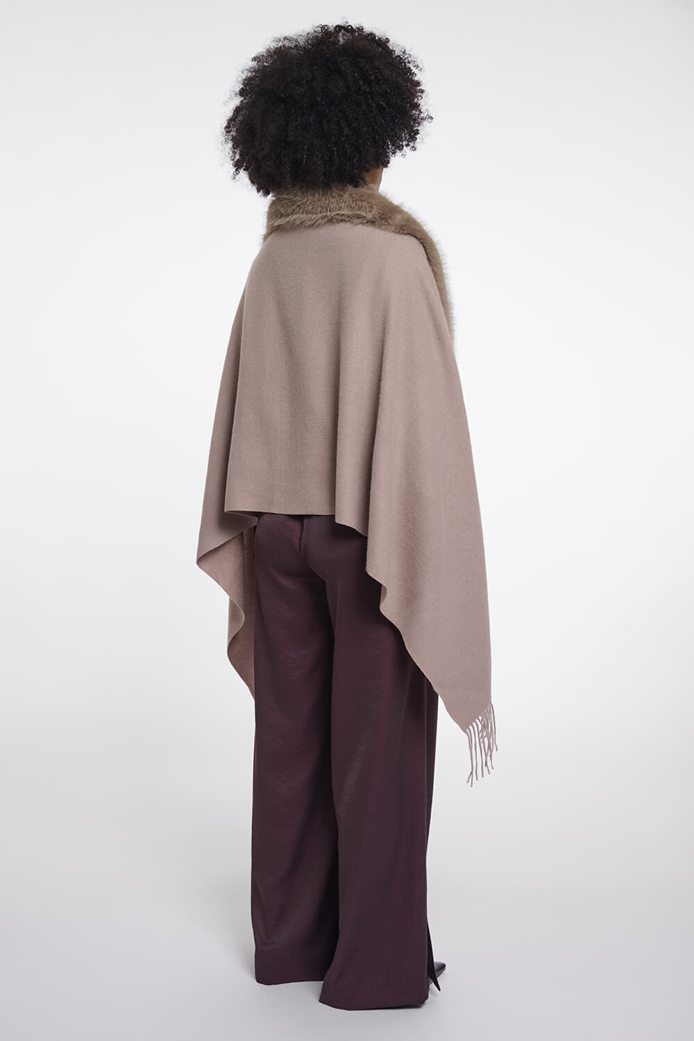 Rino & Pelle Rino & Pelle Poncho Wendy met Kunstbont Beige dames