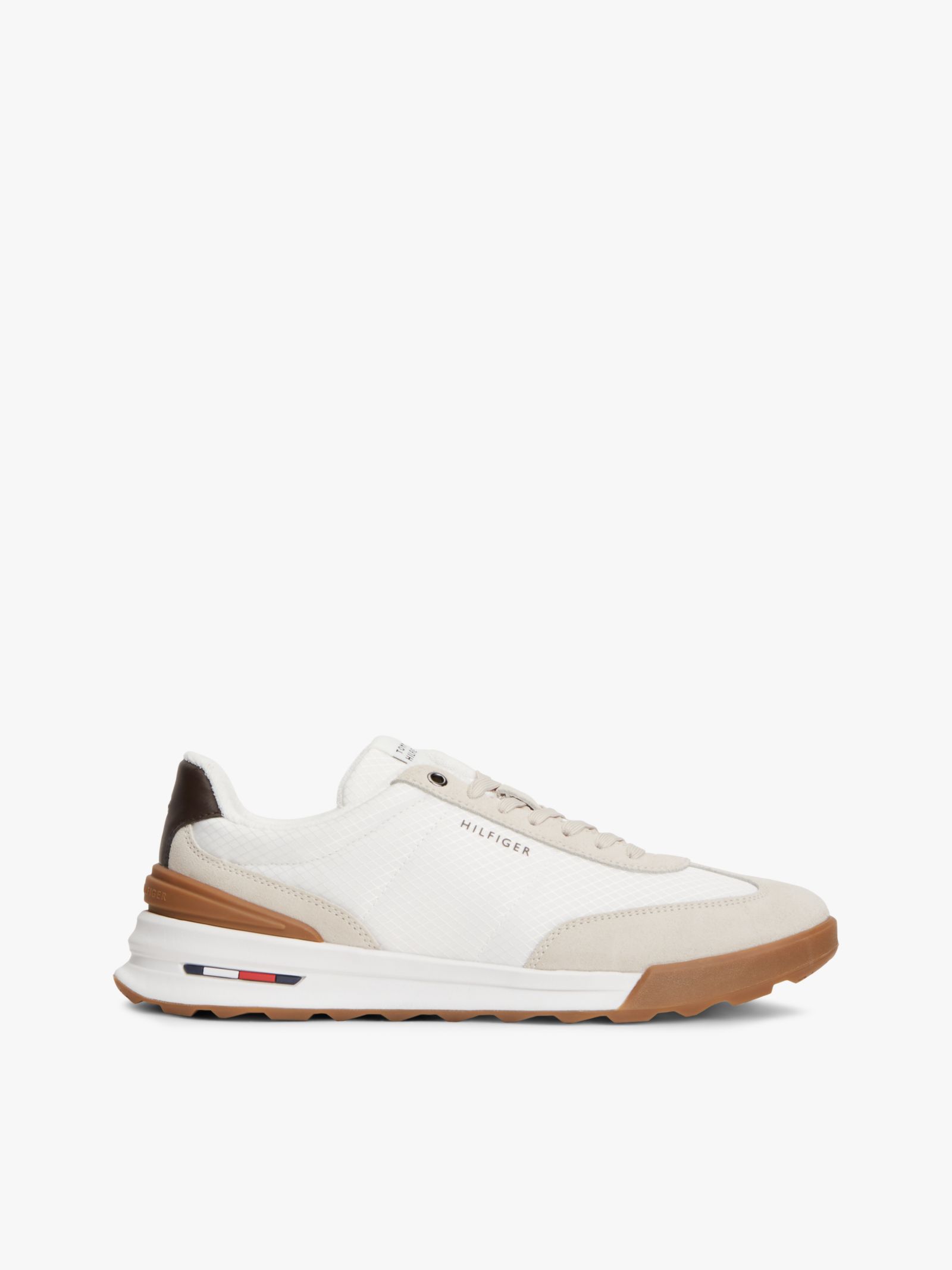 Tommy Hilfiger Retro Sneaker met Gemengde Texturen en Chunky Profielzool in wit