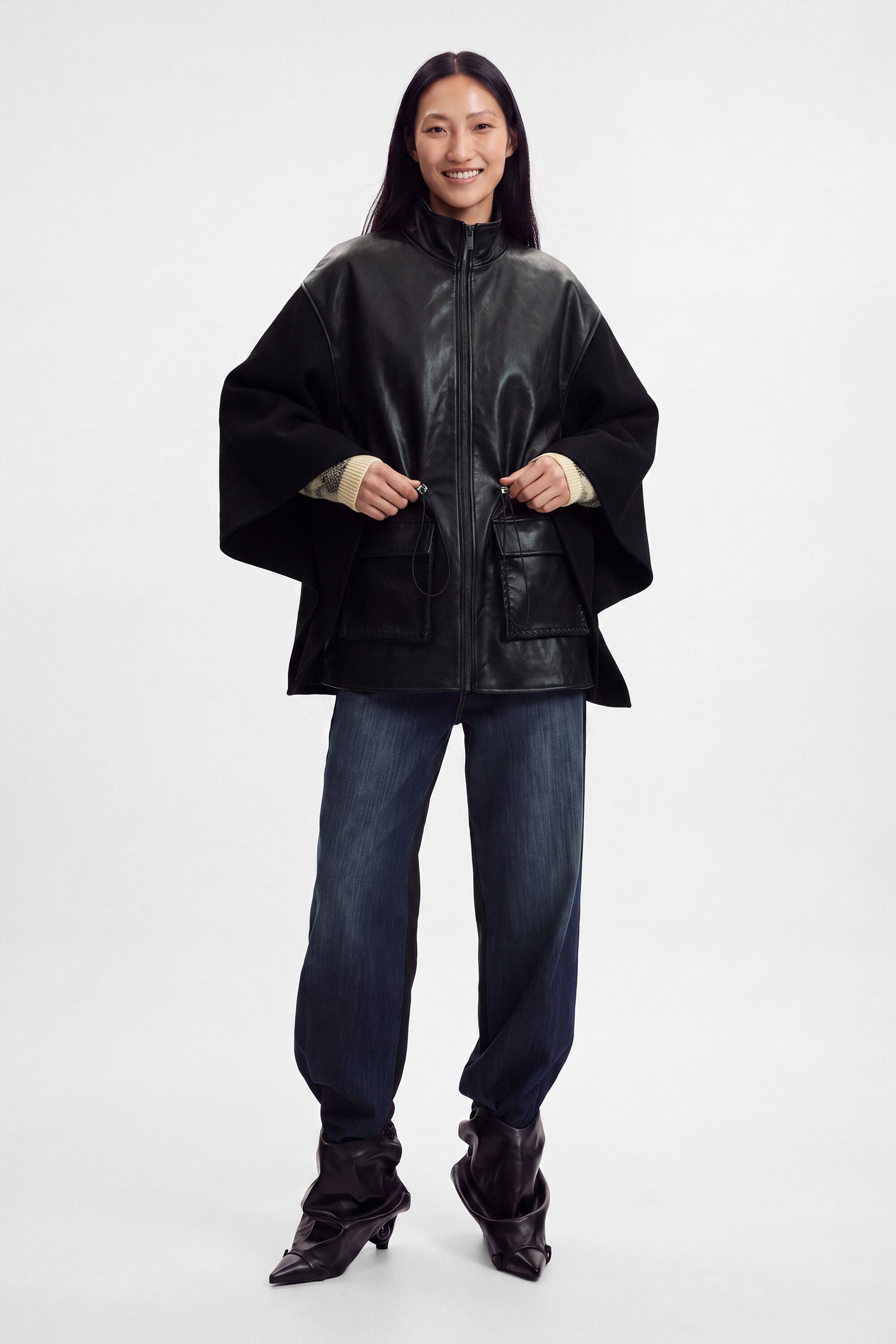 Desigual Poncho in leerlook in zwart