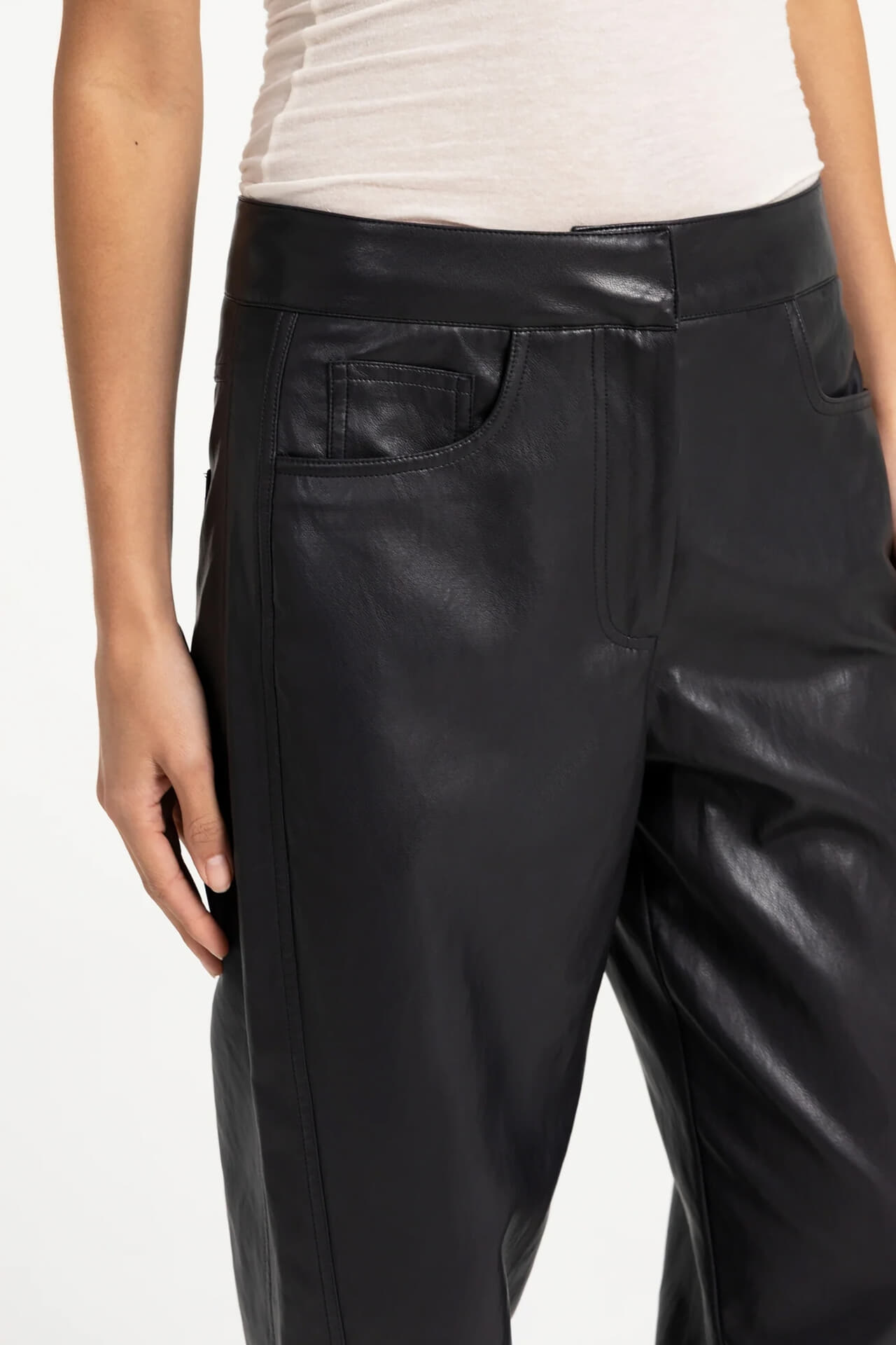 Yaya Kunstleren broek met wortelmod Zwart dames