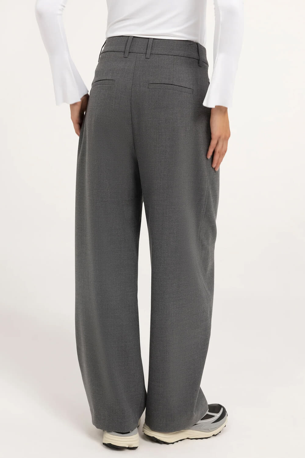 Yaya Broek Geweven met Barrelpijpen en Plooidetails Grijs dames