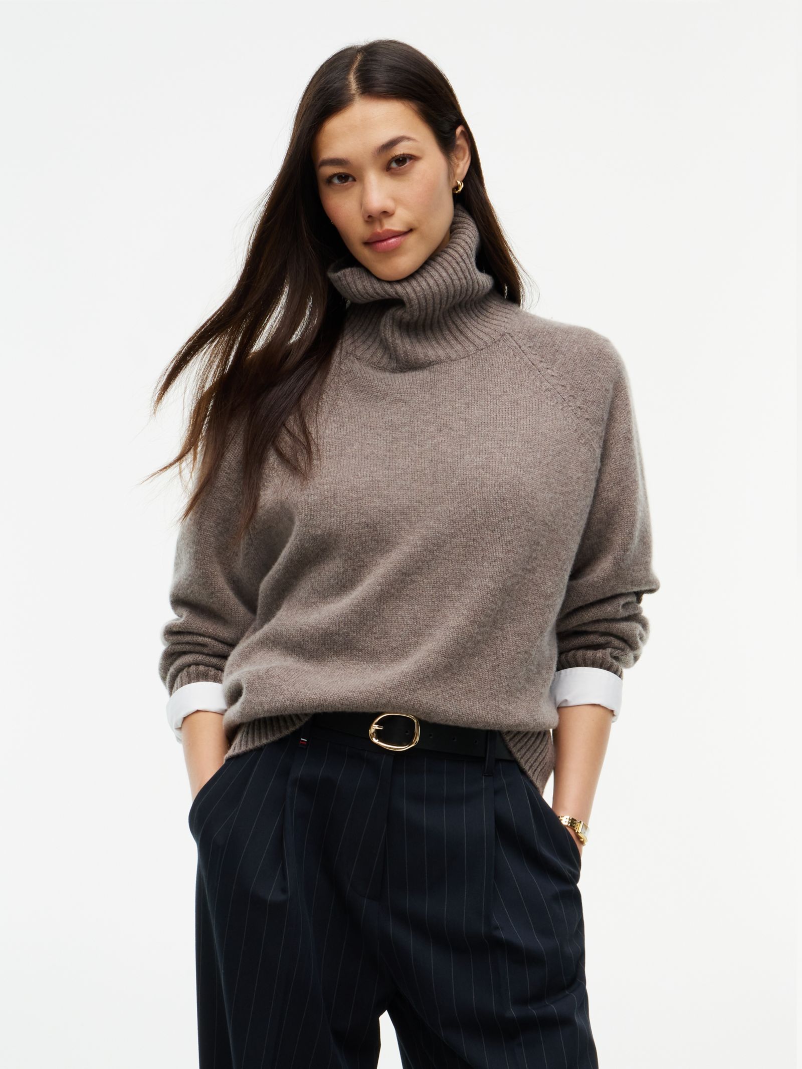 Tommy Hilfiger relaxed fit trui met opstaande hals van kasjmiermix in bruin