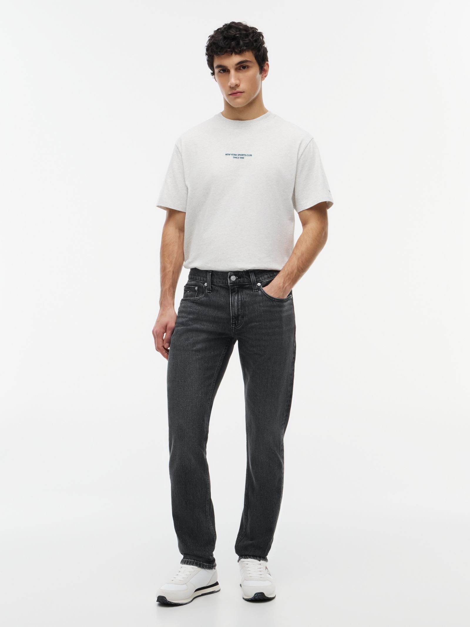 Tommy Jeans Scanton Slim zwarte jeans met fading