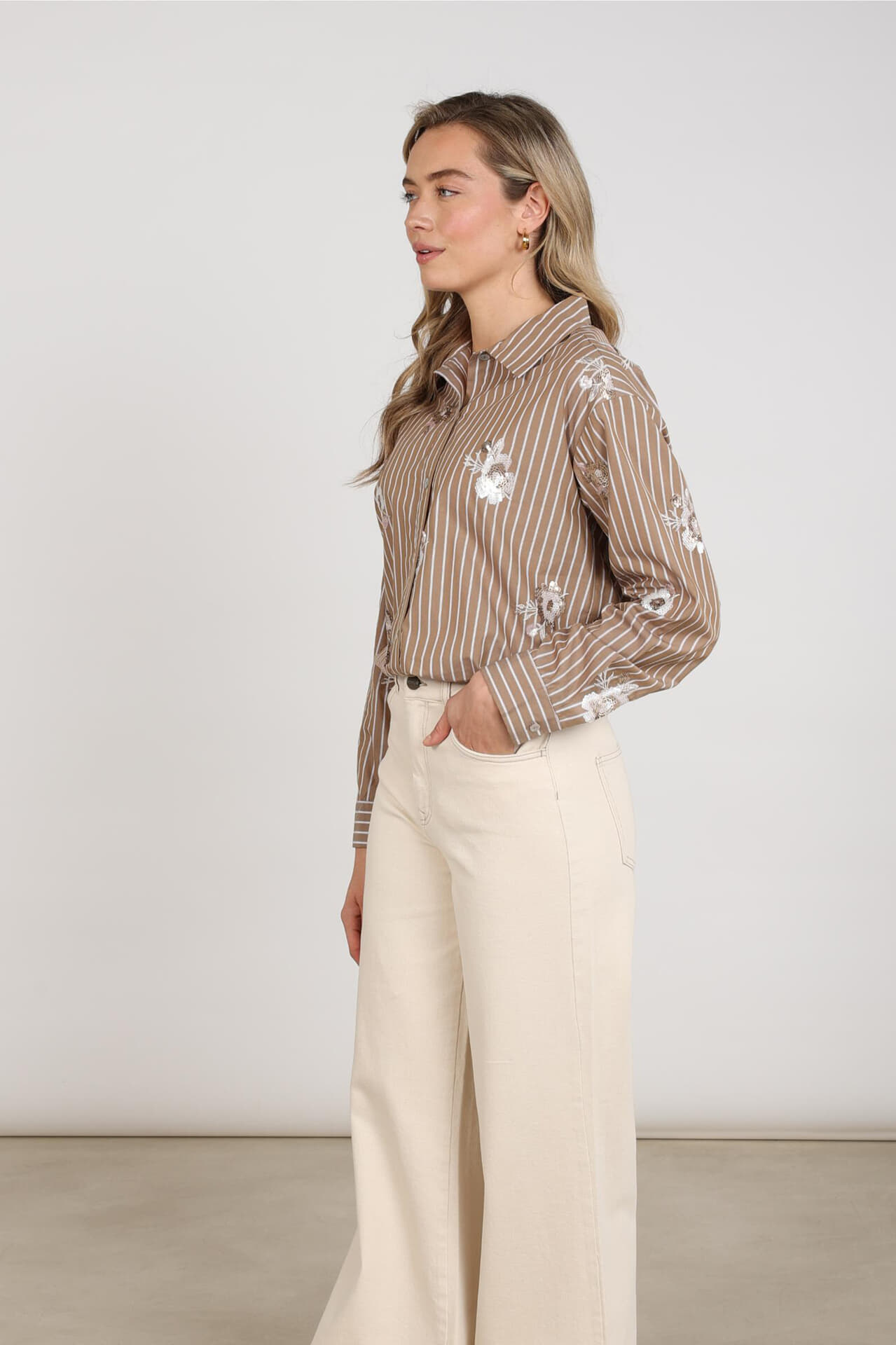 Nukus Blouse Newport Stripe Flower Bruin dames