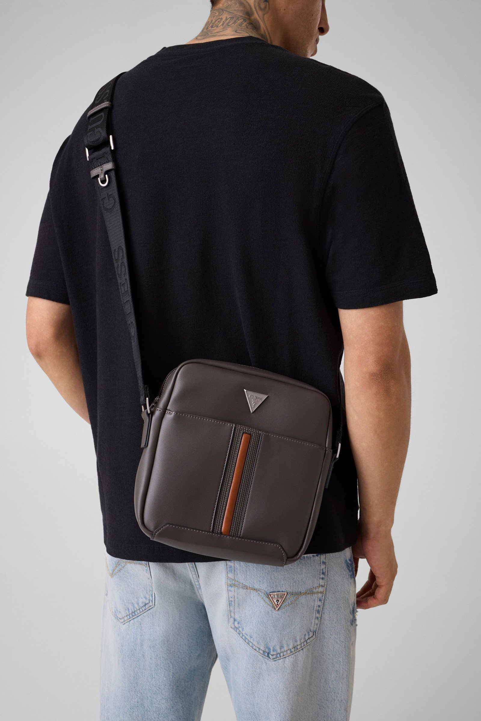 Guess Torino Logo Crossbody in zwart