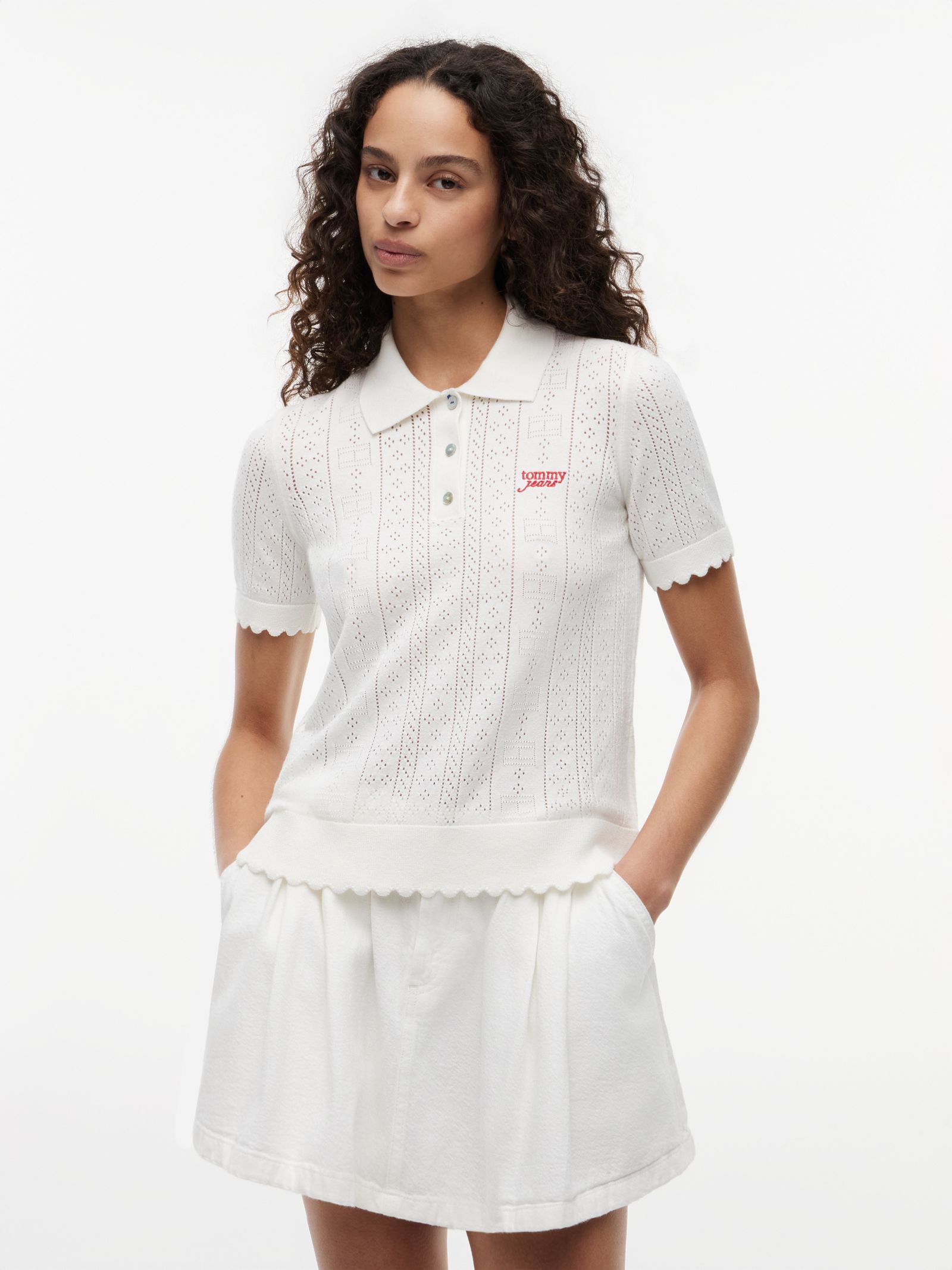 Tommy Jeans polotrui met pointelle korte mouwen en vlag in wit