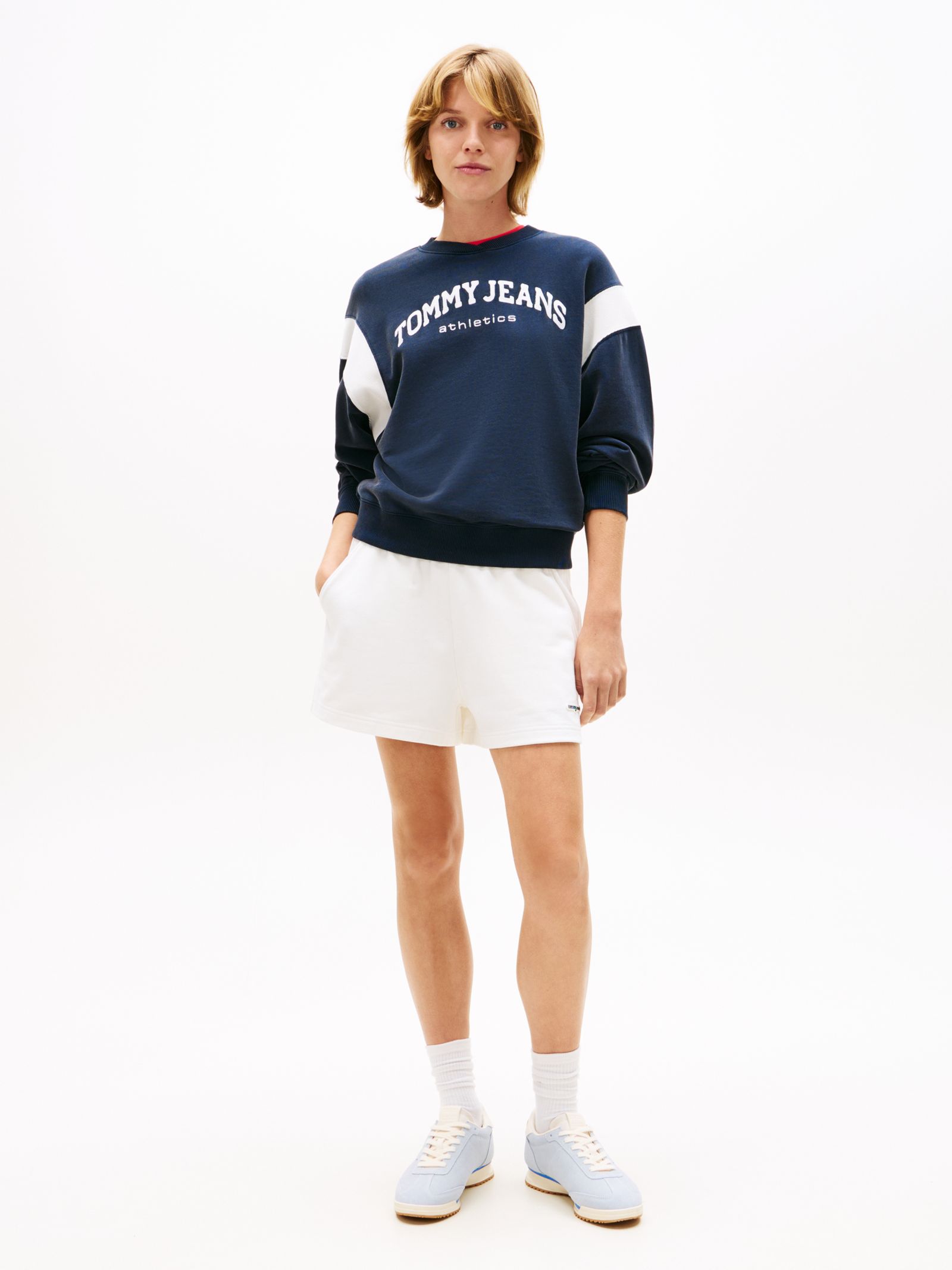 Tommy Jeans relaxed fit sweatshort met logo in wit