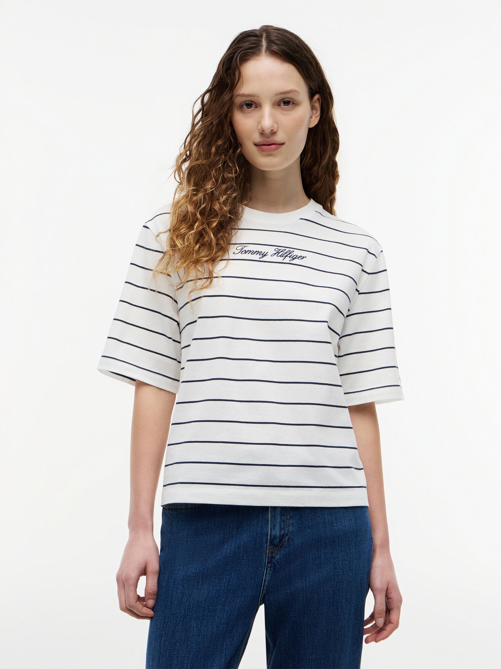 Tommy Hilfiger T-shirt met diepe ronde hals en geborduurd logo in wit