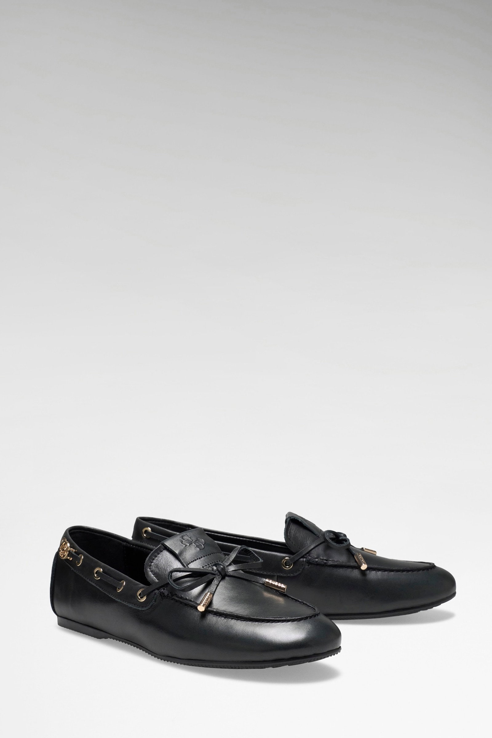 Guess Aisha Echtleren Mocassin in zwart