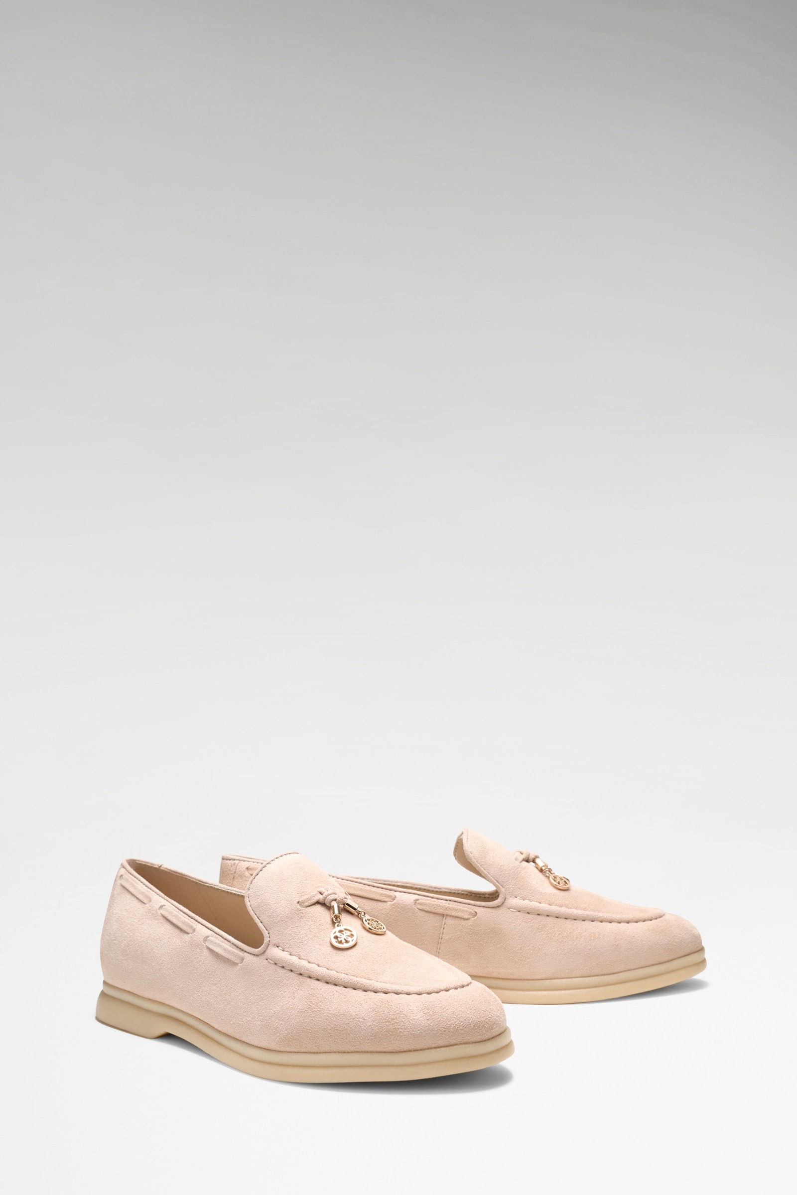 Guess Aryanai Suède Loafer in beige